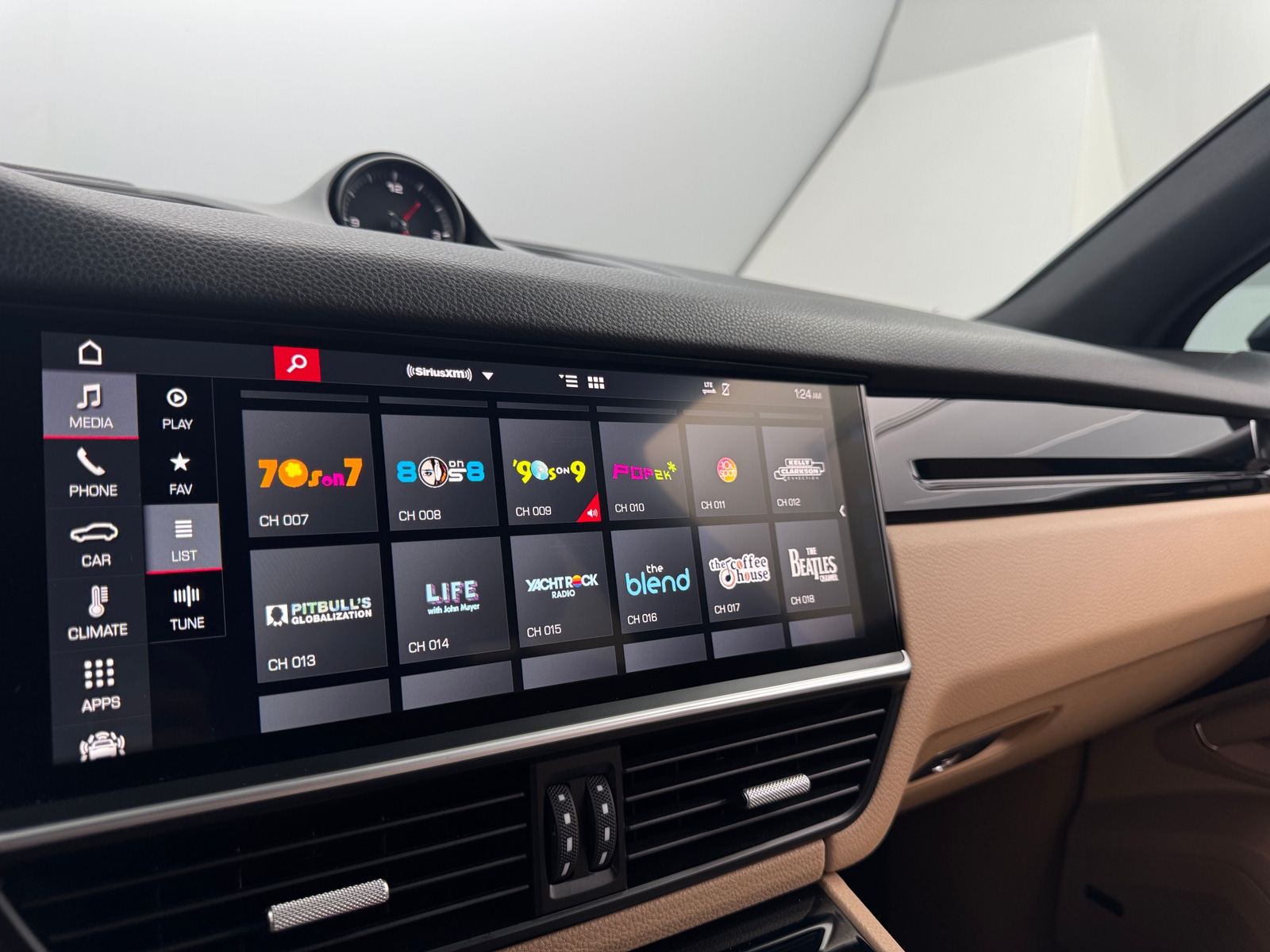 Thumbnail: 2019 Porsche Cayenne - 3