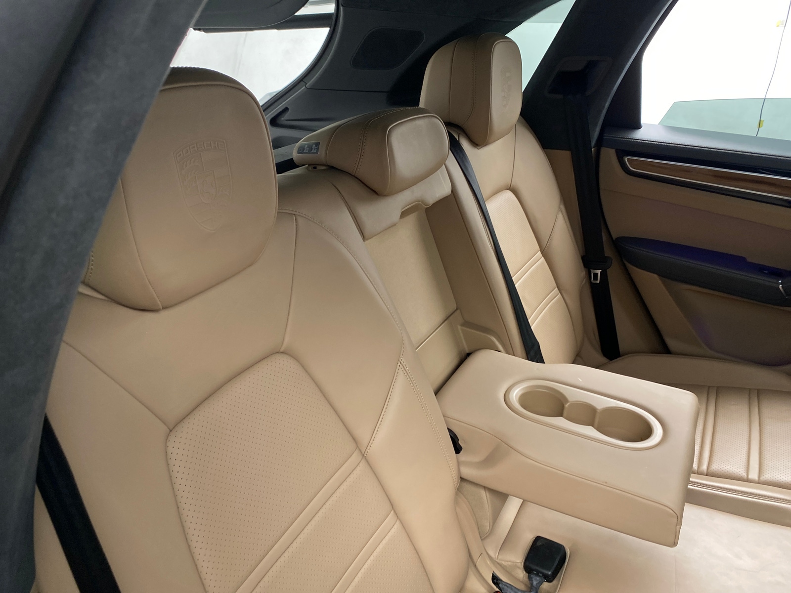 Thumbnail: 2020 Porsche Cayenne - 6
