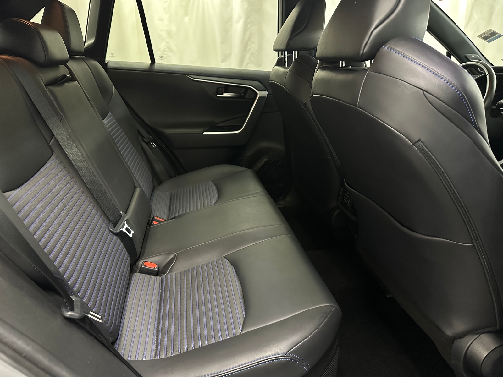 Thumbnail: 2021 Toyota RAV4 - 6