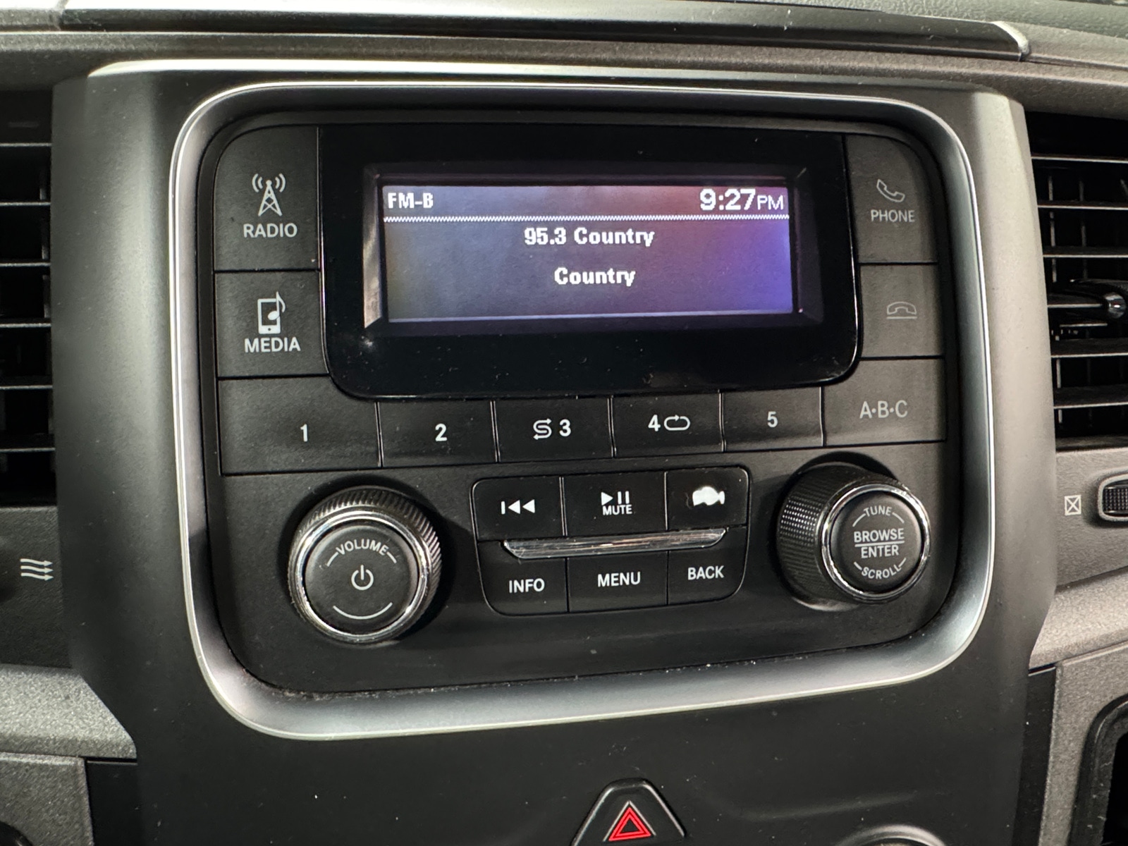 Thumbnail: 2020 RAM 1500 Classic - 4