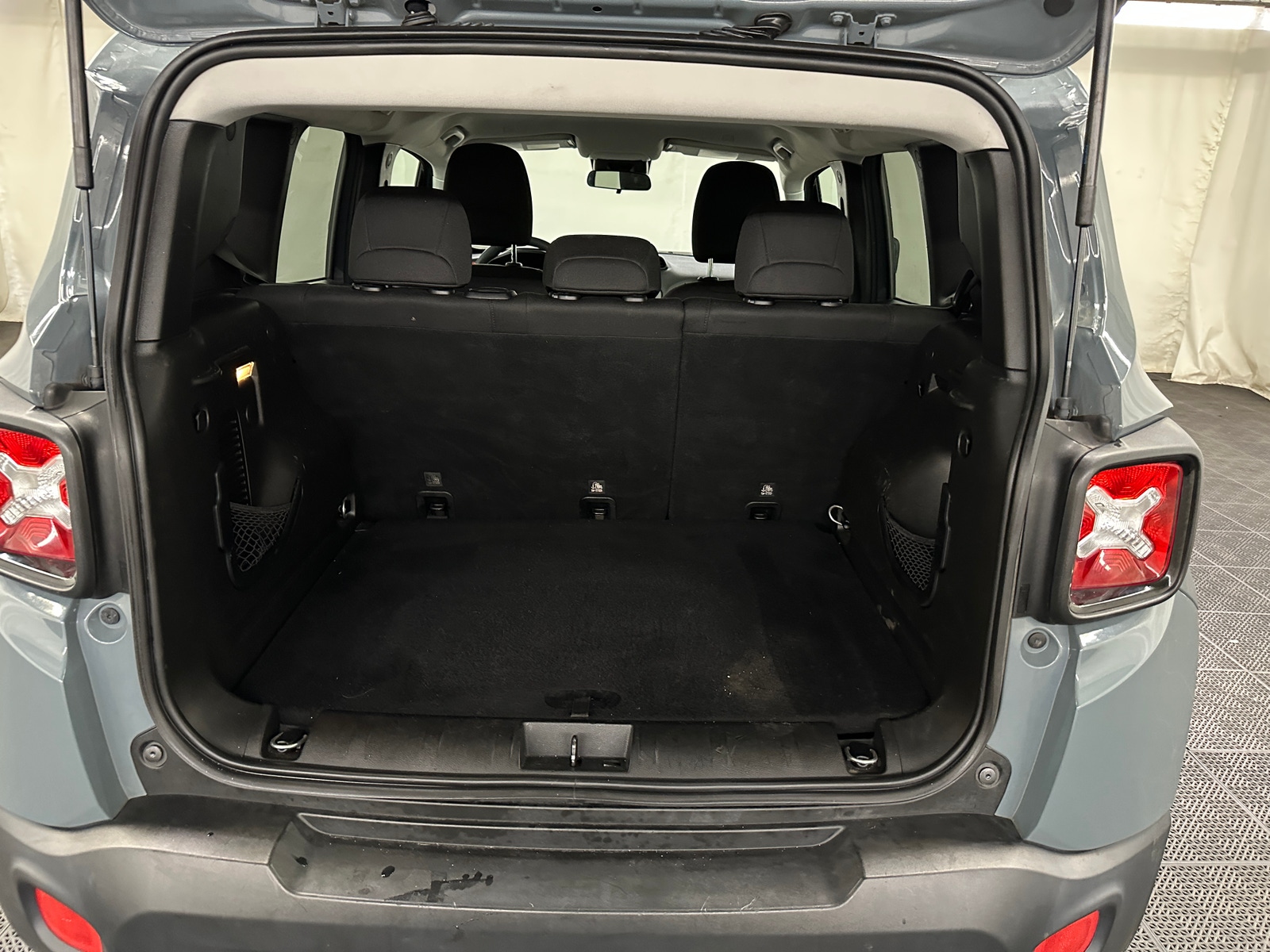 Thumbnail: 2018 Jeep Renegade - 7