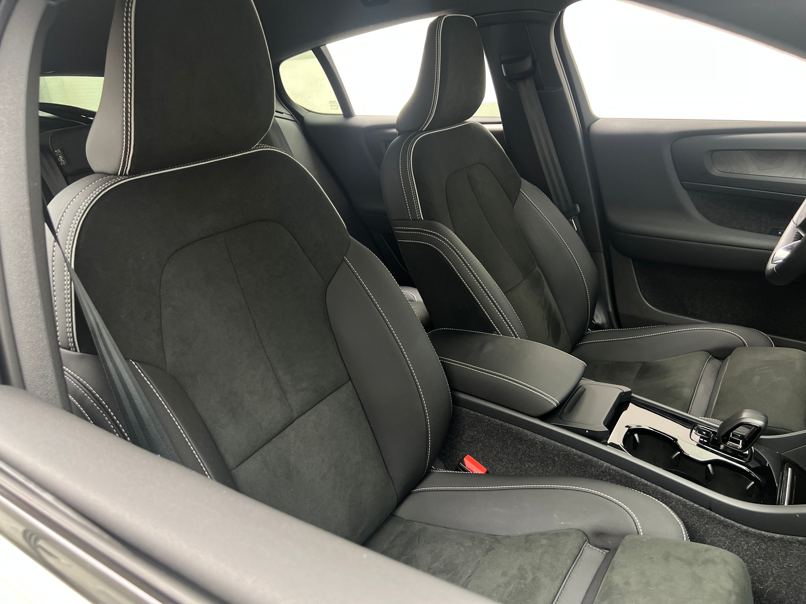 Thumbnail: 2023 Volvo C40 - 2