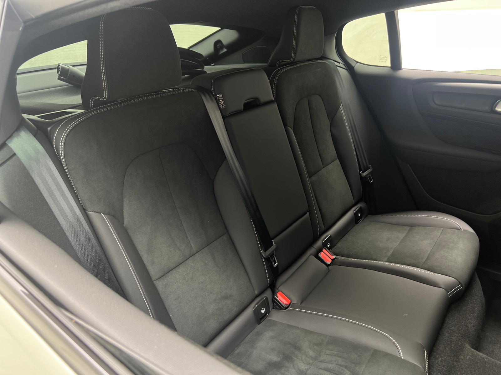 Thumbnail: 2023 Volvo C40 - 6