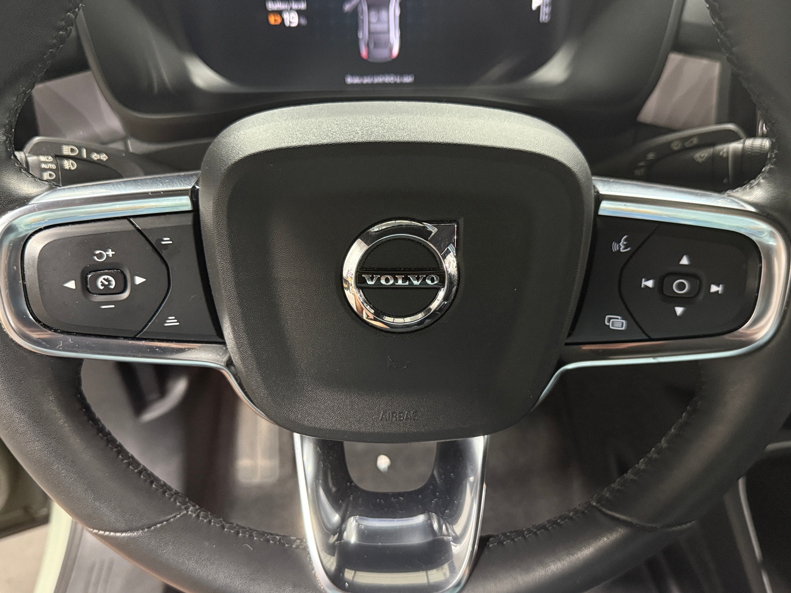 Thumbnail: 2023 Volvo C40 - 5