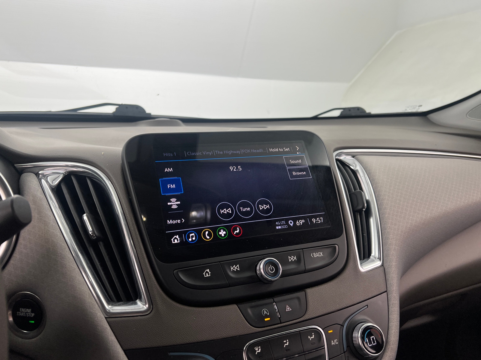 Thumbnail: 2021 Chevrolet Malibu - 4