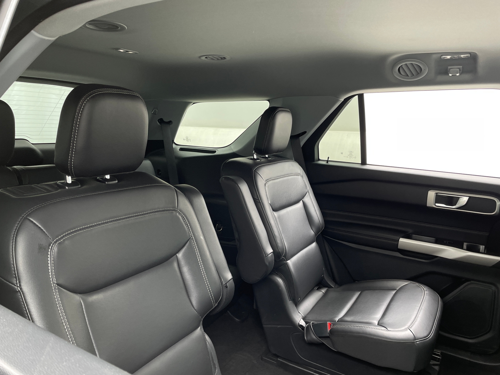 Thumbnail: 2022 Ford Explorer - 5