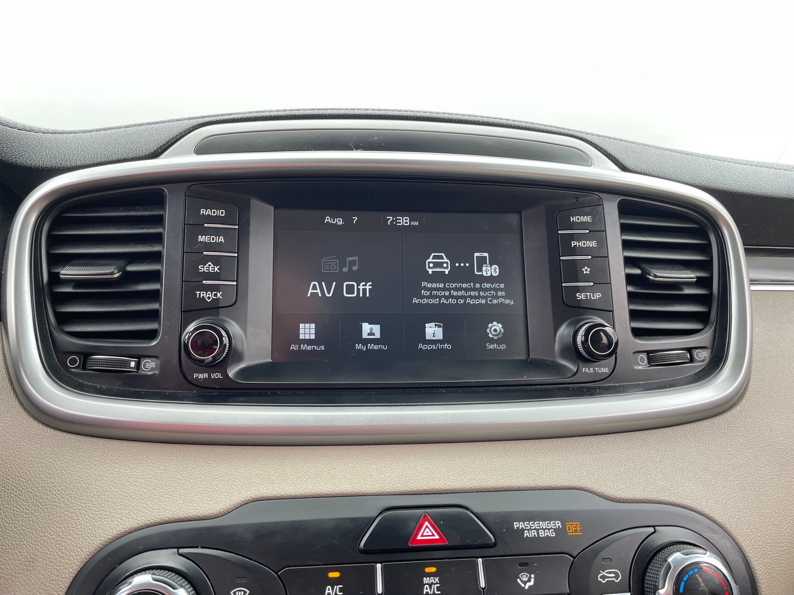 Thumbnail: 2019 Kia Sorento - 4