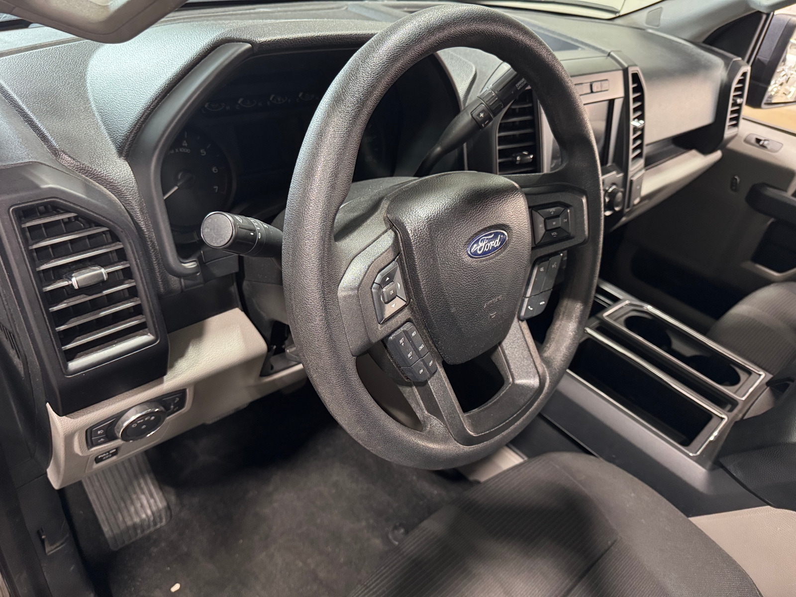 Thumbnail: 2019 Ford Econoline - 3