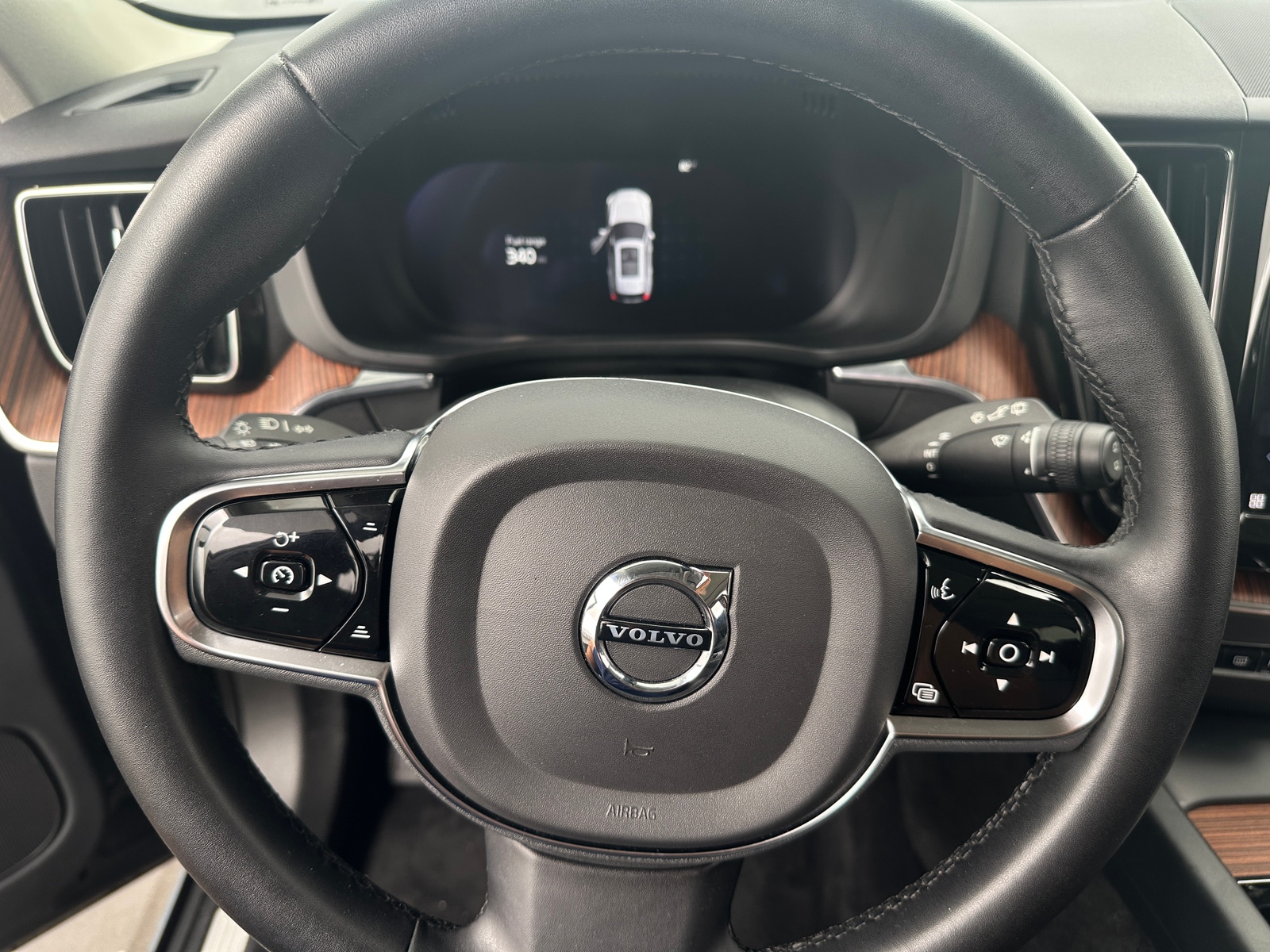 Thumbnail: 2023 Volvo XC60 - 4