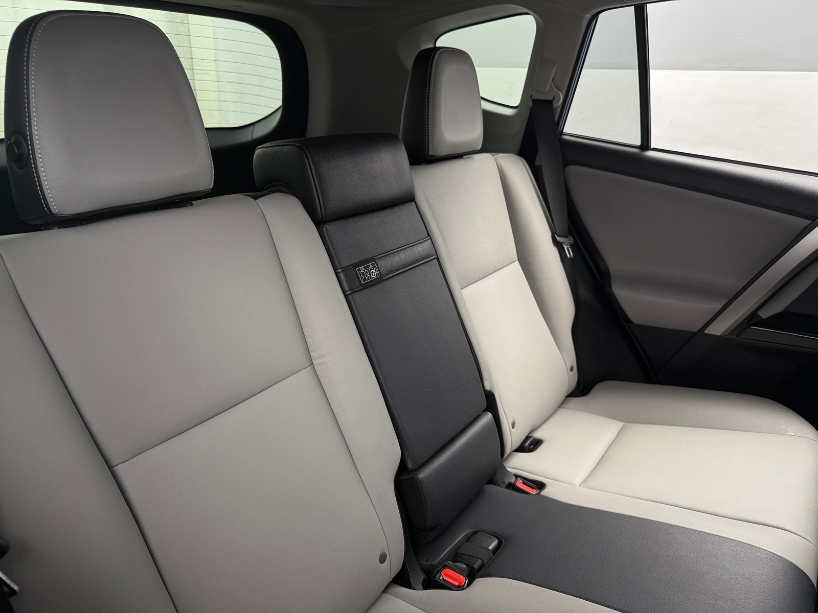 Thumbnail: 2017 Toyota RAV4 - 6