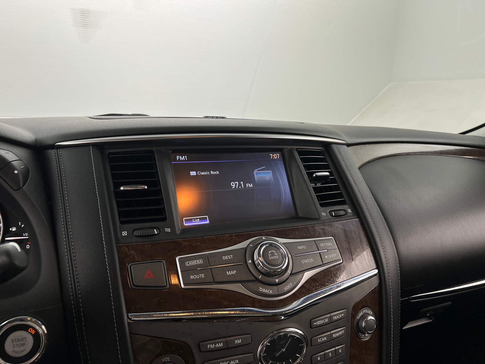 Thumbnail: 2015 INFINITI QX80 - 3