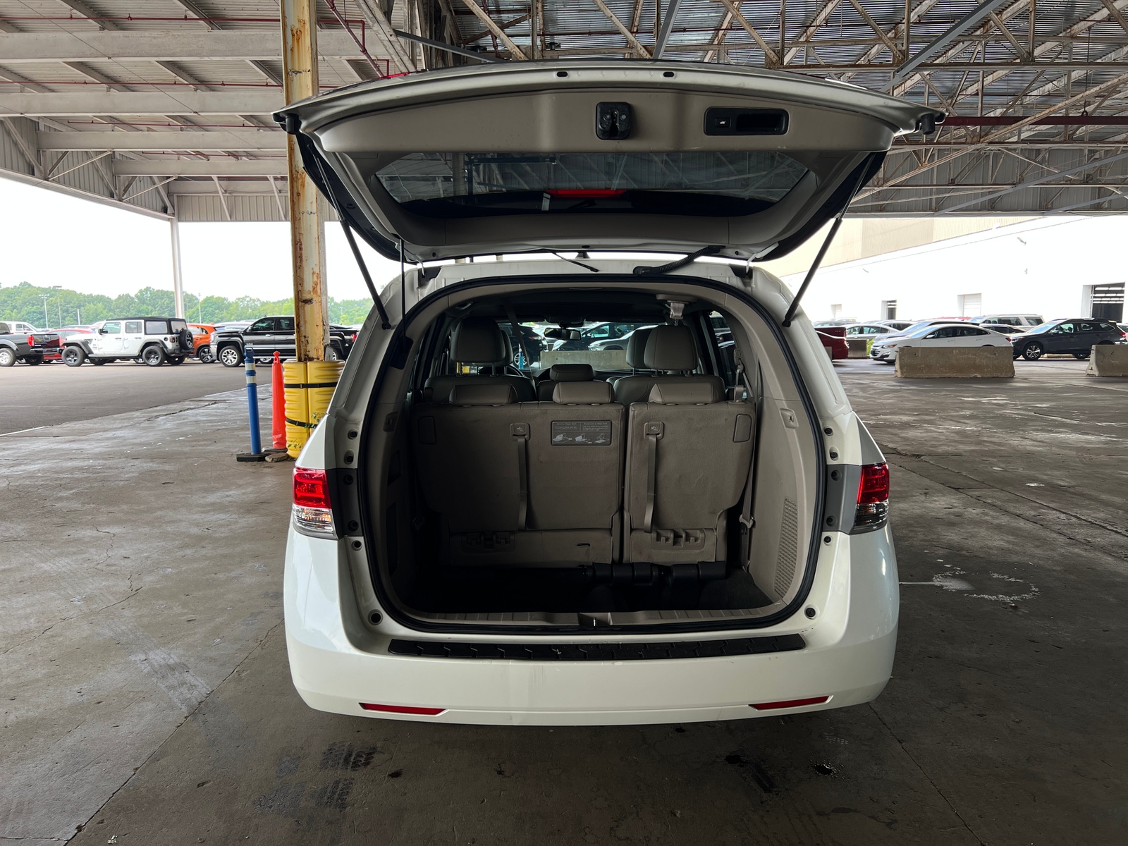 Thumbnail: 2015 Honda Odyssey - 6