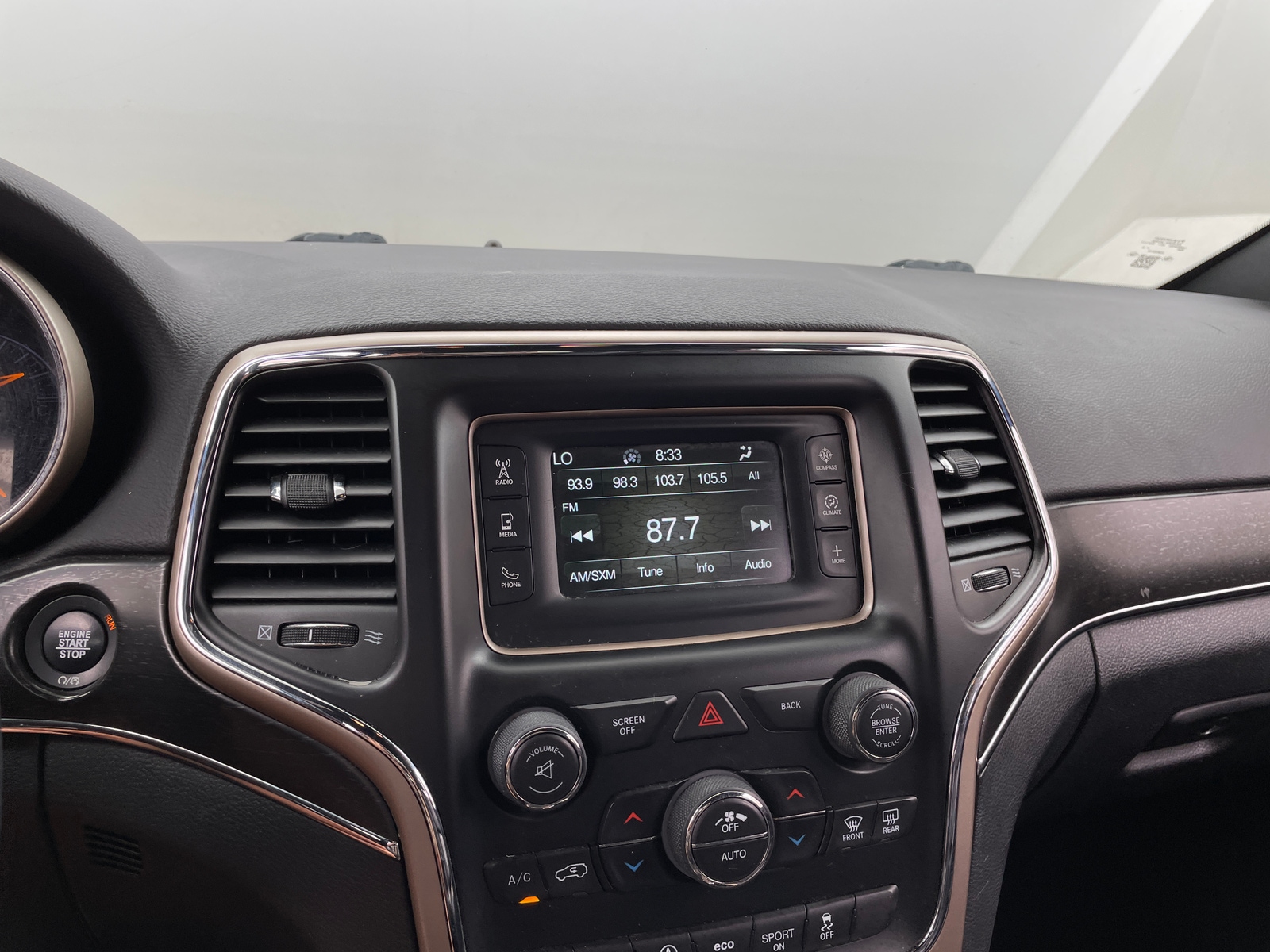 Thumbnail: 2017 Jeep Grand Cherokee - 3