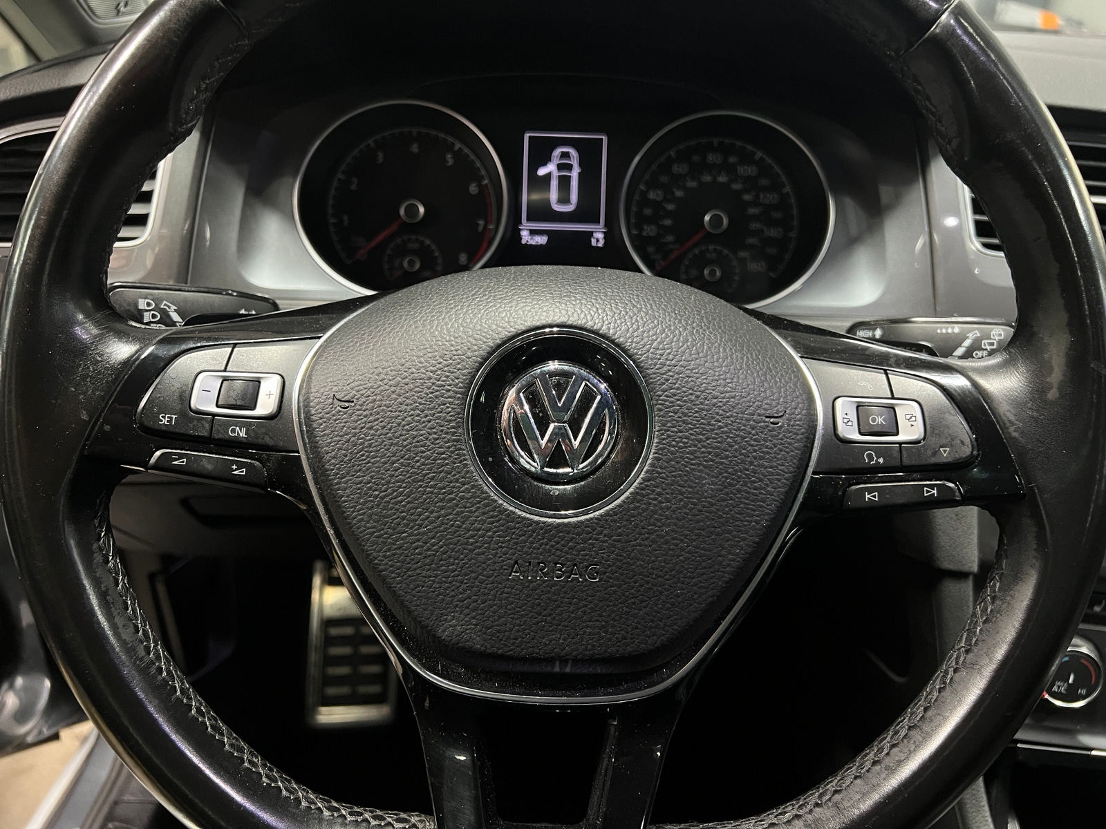 Thumbnail: 2017 Volkswagen Golf - 4