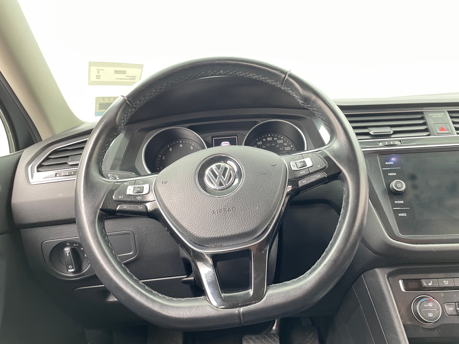 Thumbnail: 2019 Volkswagen Tiguan - 4