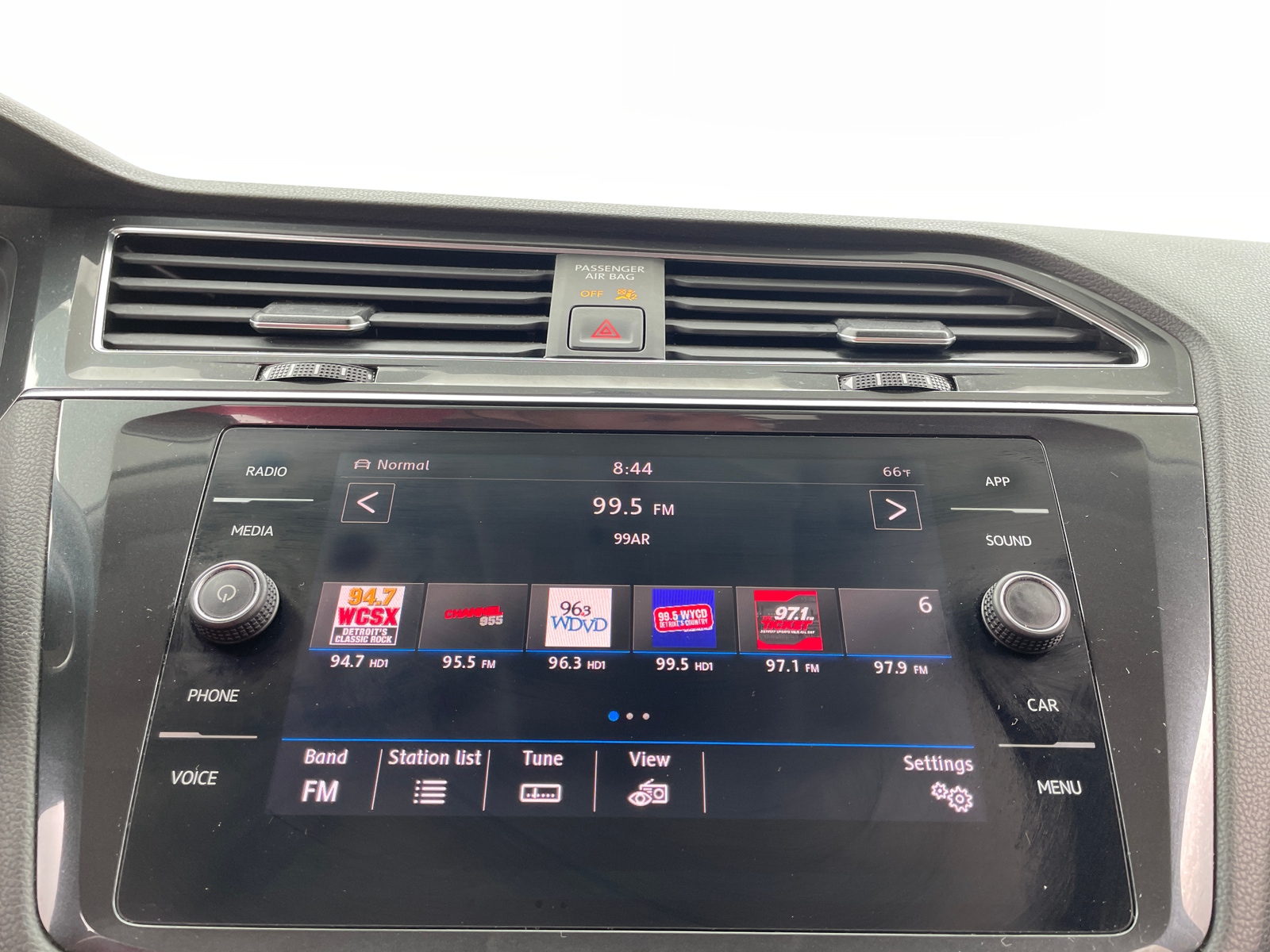 Thumbnail: 2019 Volkswagen Tiguan - 3