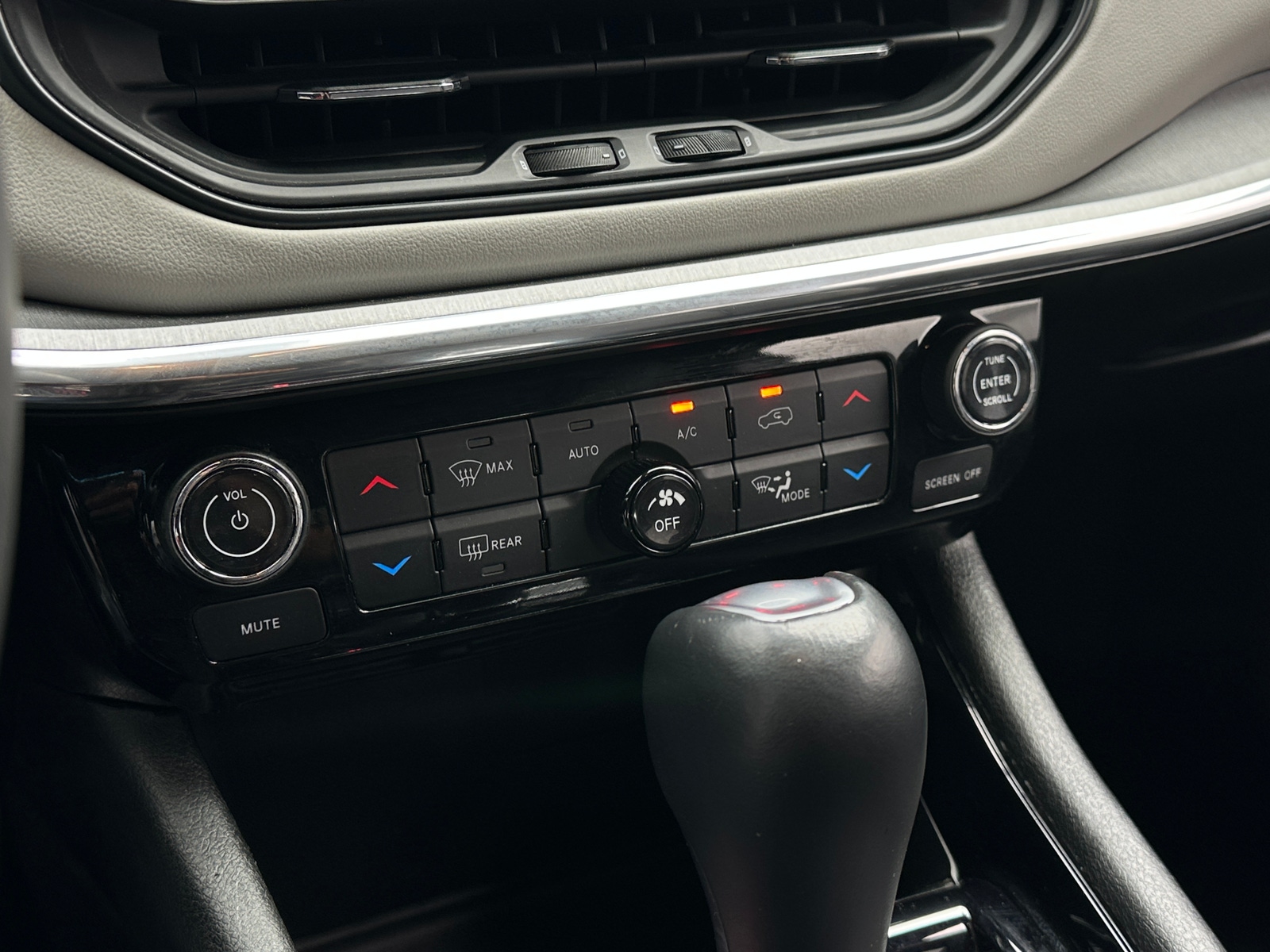 Thumbnail: 2023 Jeep Compass - 3