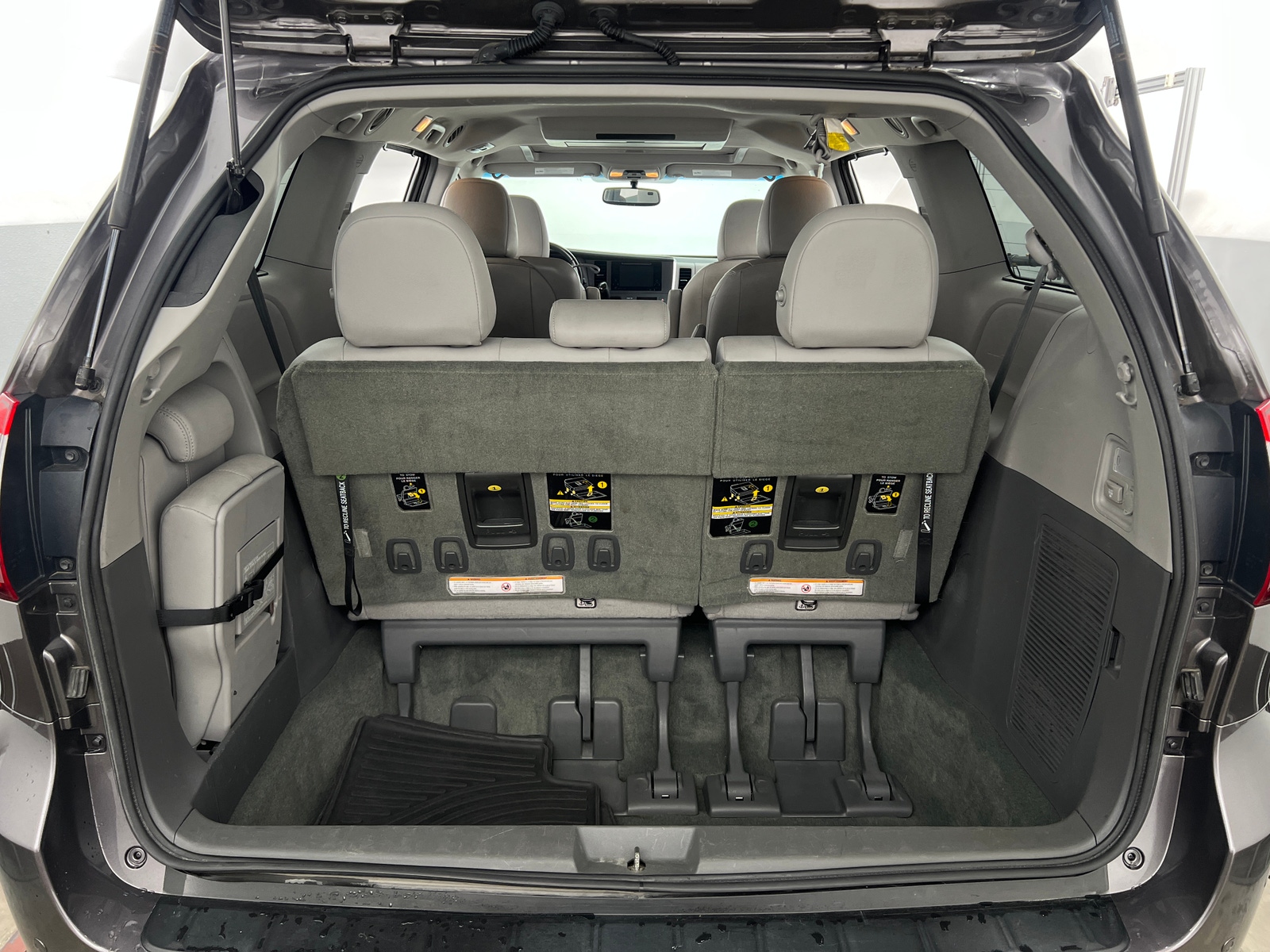 Thumbnail: 2016 Toyota Sienna - 6