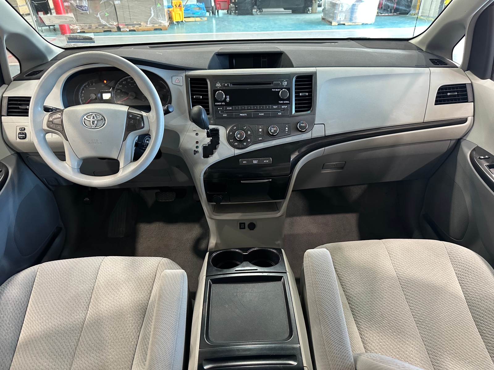 Thumbnail: 2011 Toyota Sienna - 3