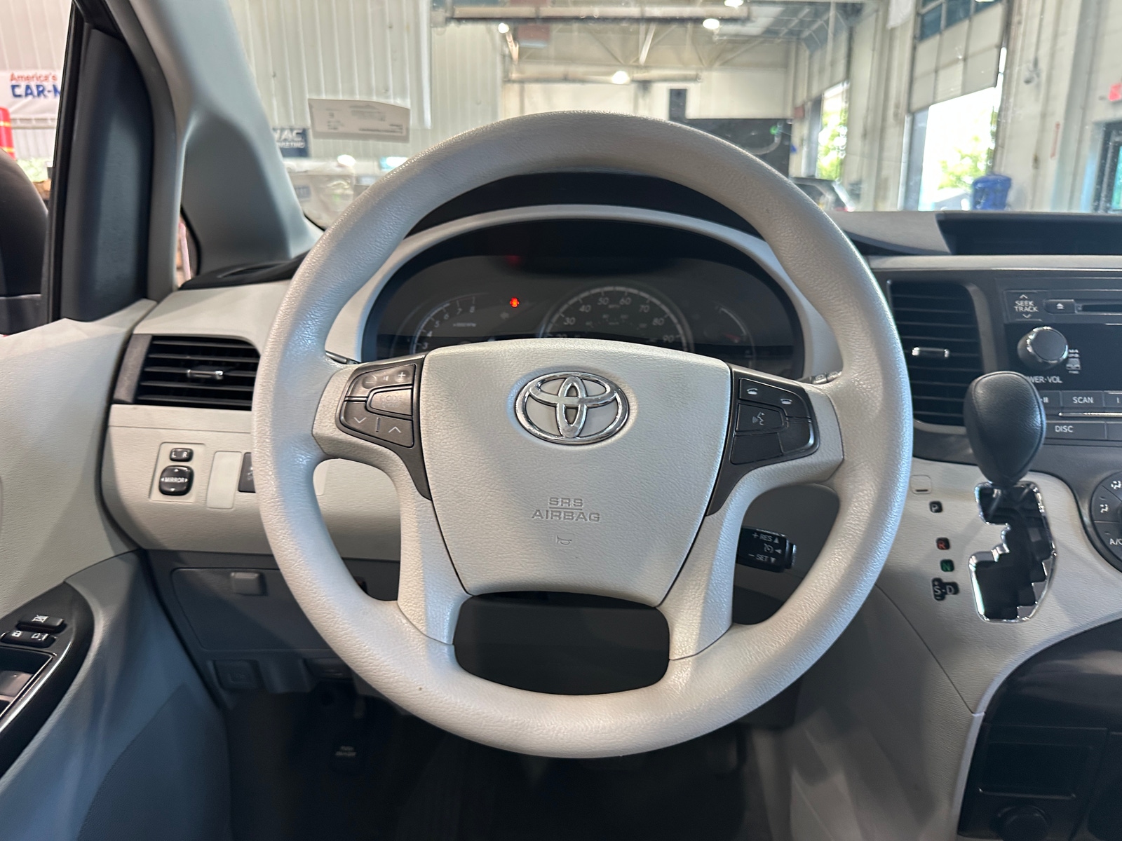 Thumbnail: 2011 Toyota Sienna - 5