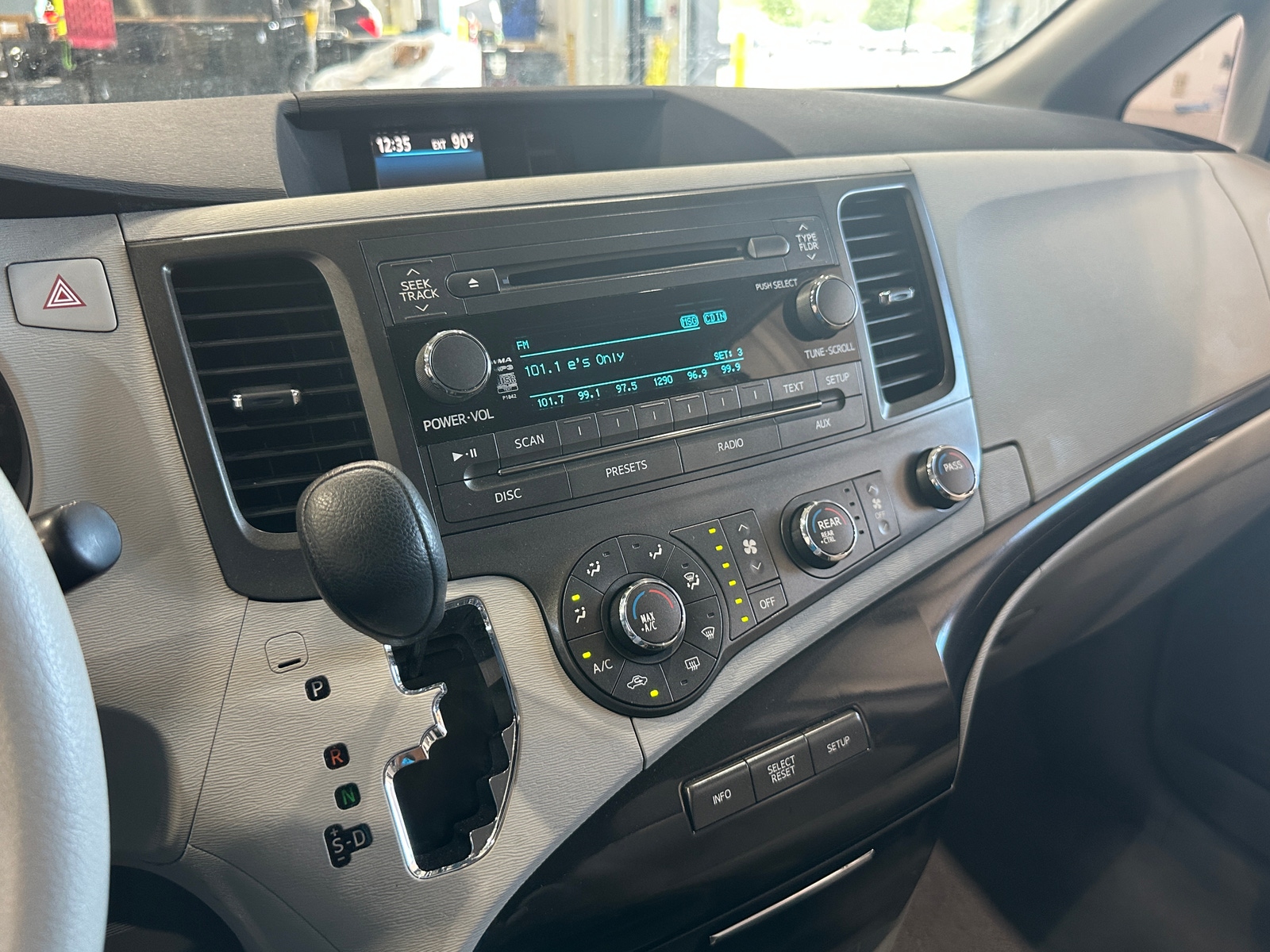 Thumbnail: 2011 Toyota Sienna - 4