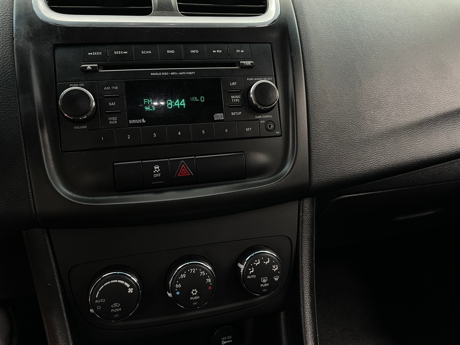 Thumbnail: 2013 Dodge Avenger - 4