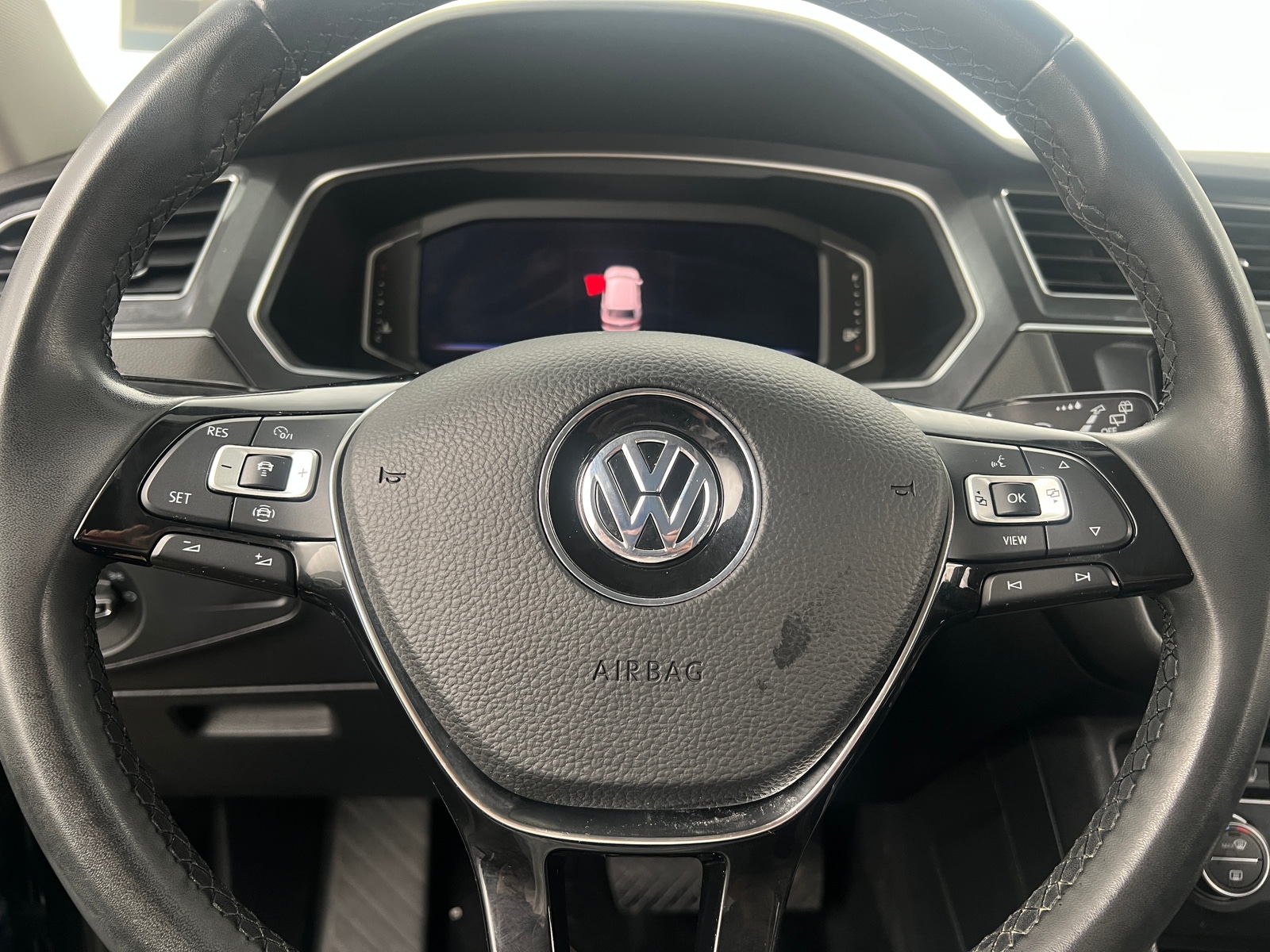 Thumbnail: 2020 Volkswagen Tiguan - 4