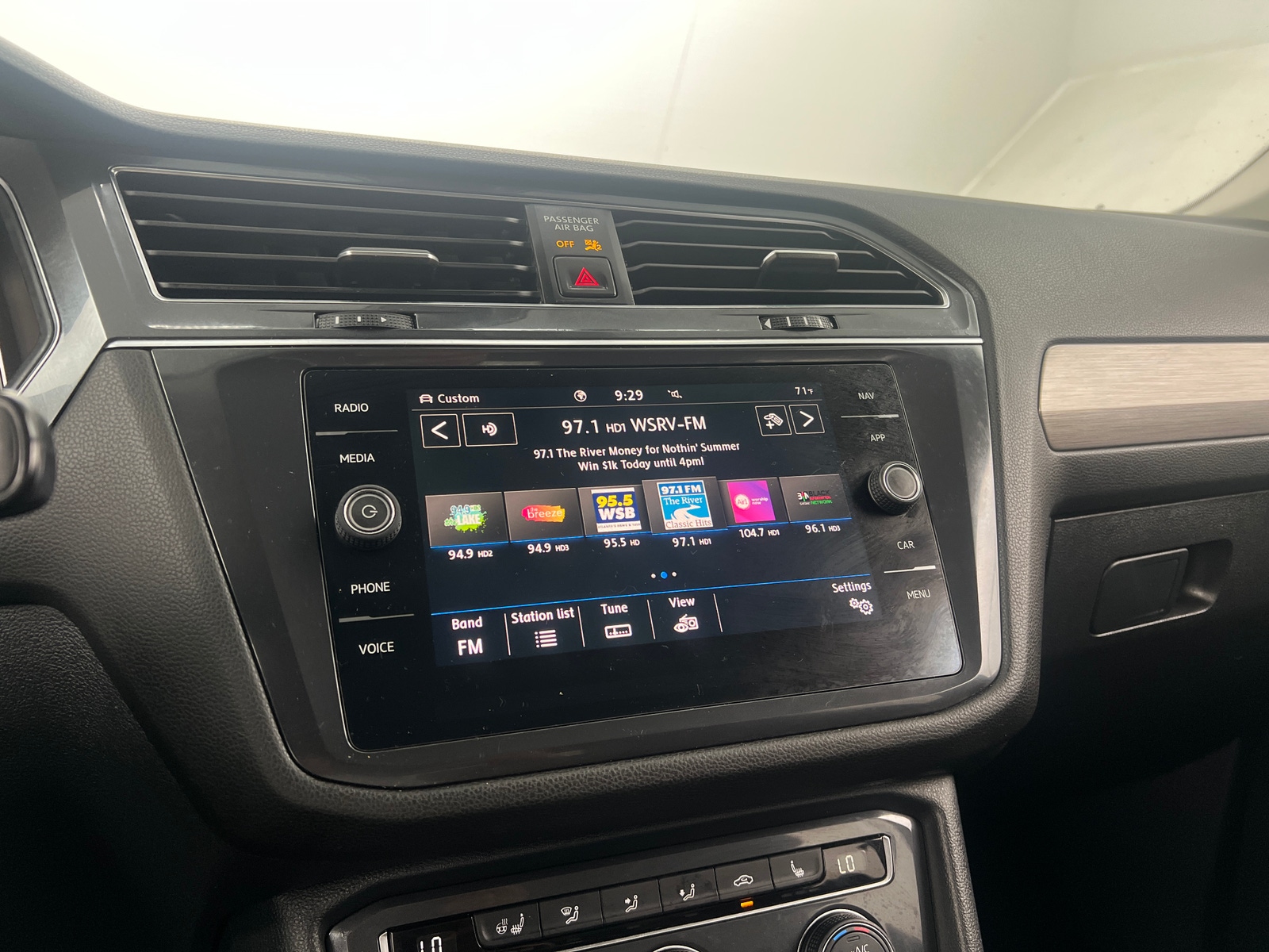 Thumbnail: 2020 Volkswagen Tiguan - 3