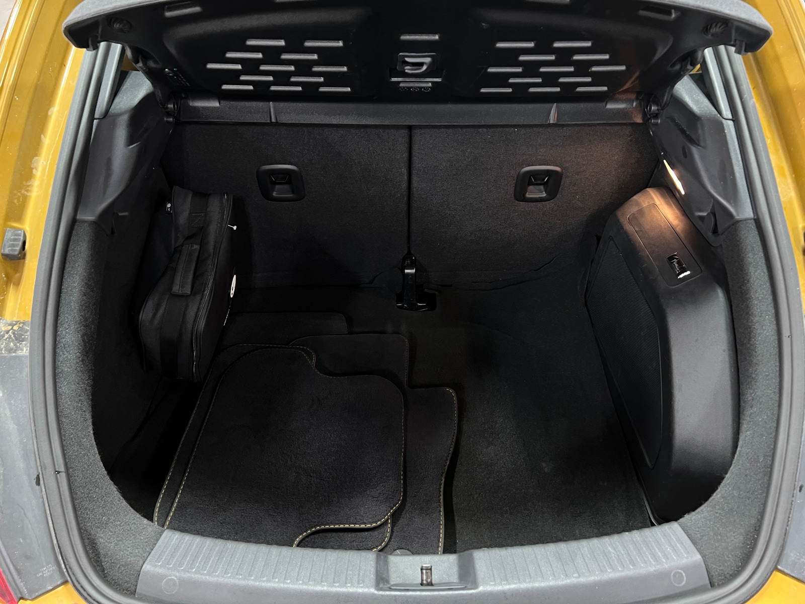 Thumbnail: 2017 Volkswagen Beetle - 6