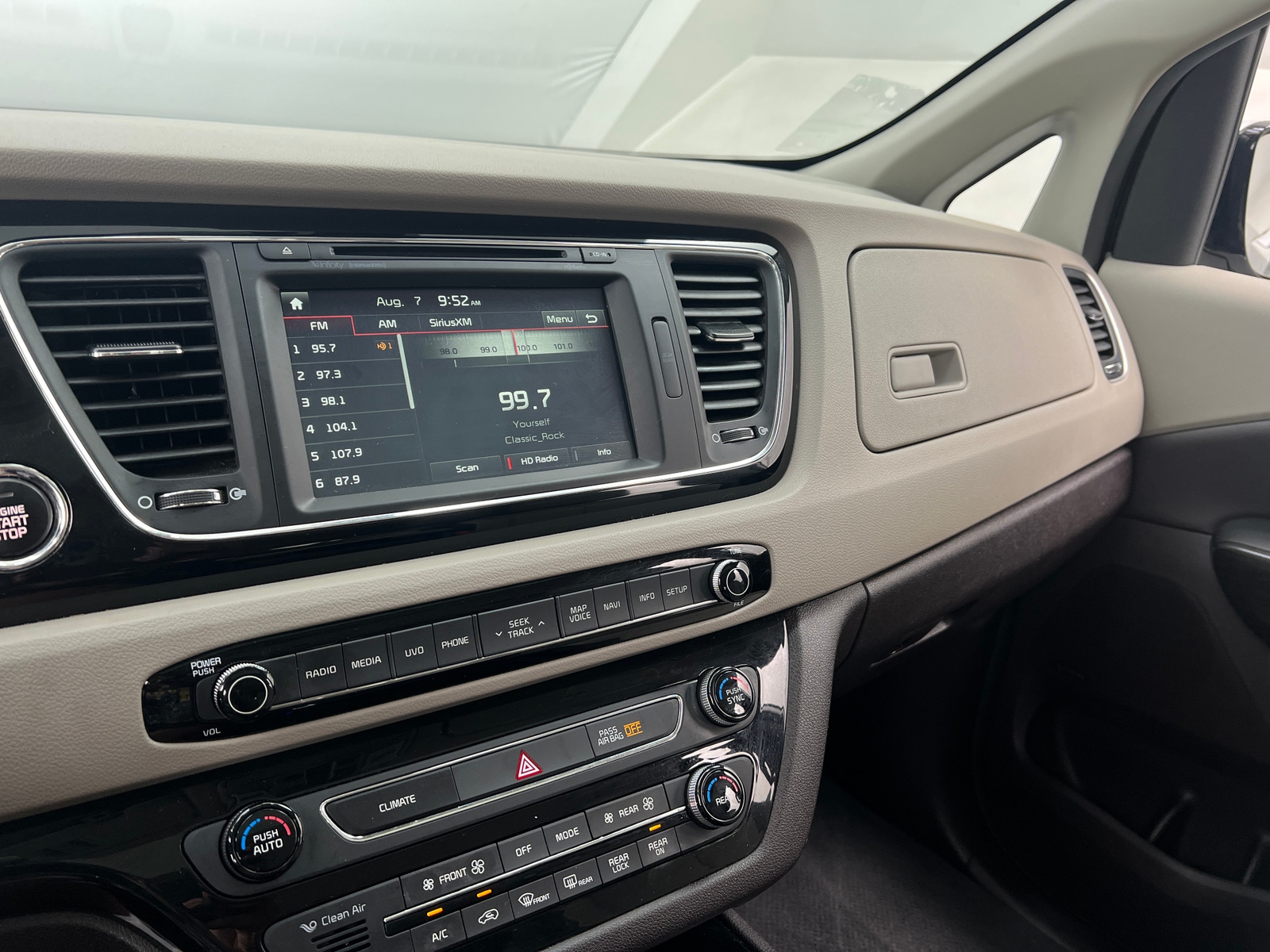 Thumbnail: 2018 Kia Sedona - 3