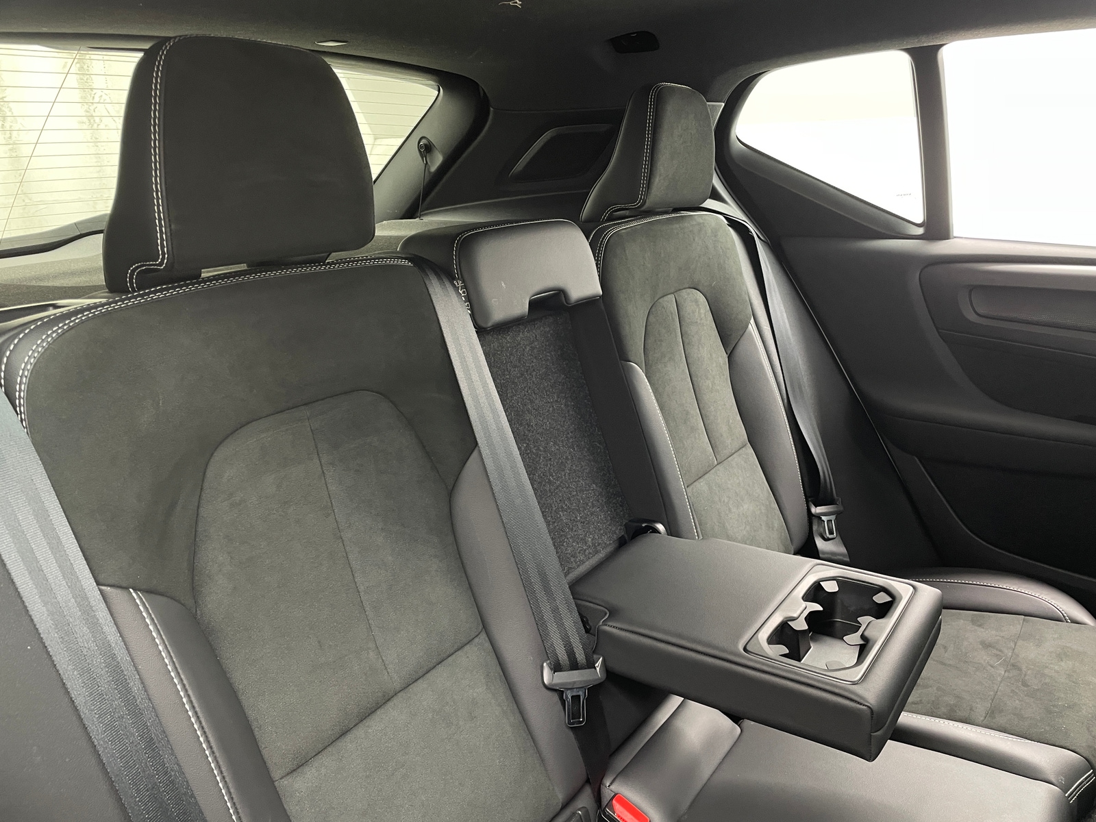 Thumbnail: 2022 Volvo XC40 - 5