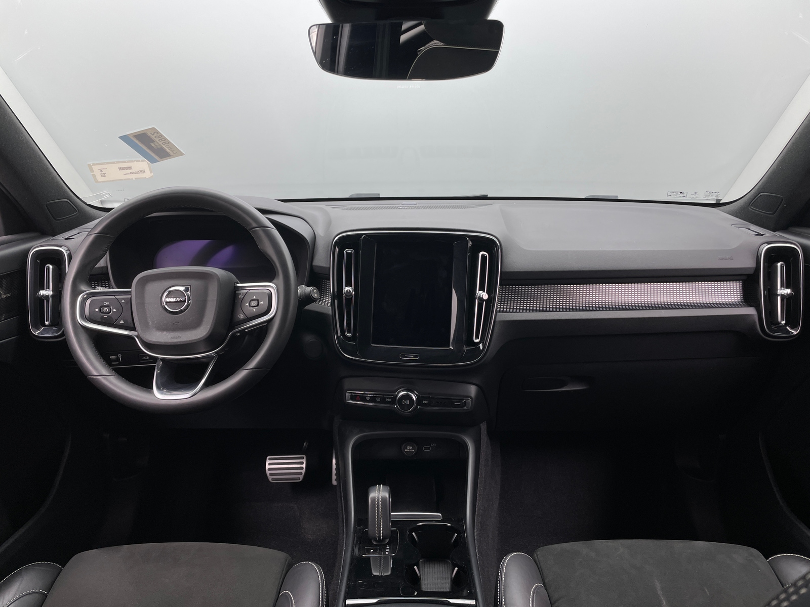 Thumbnail: 2022 Volvo XC40 - 2
