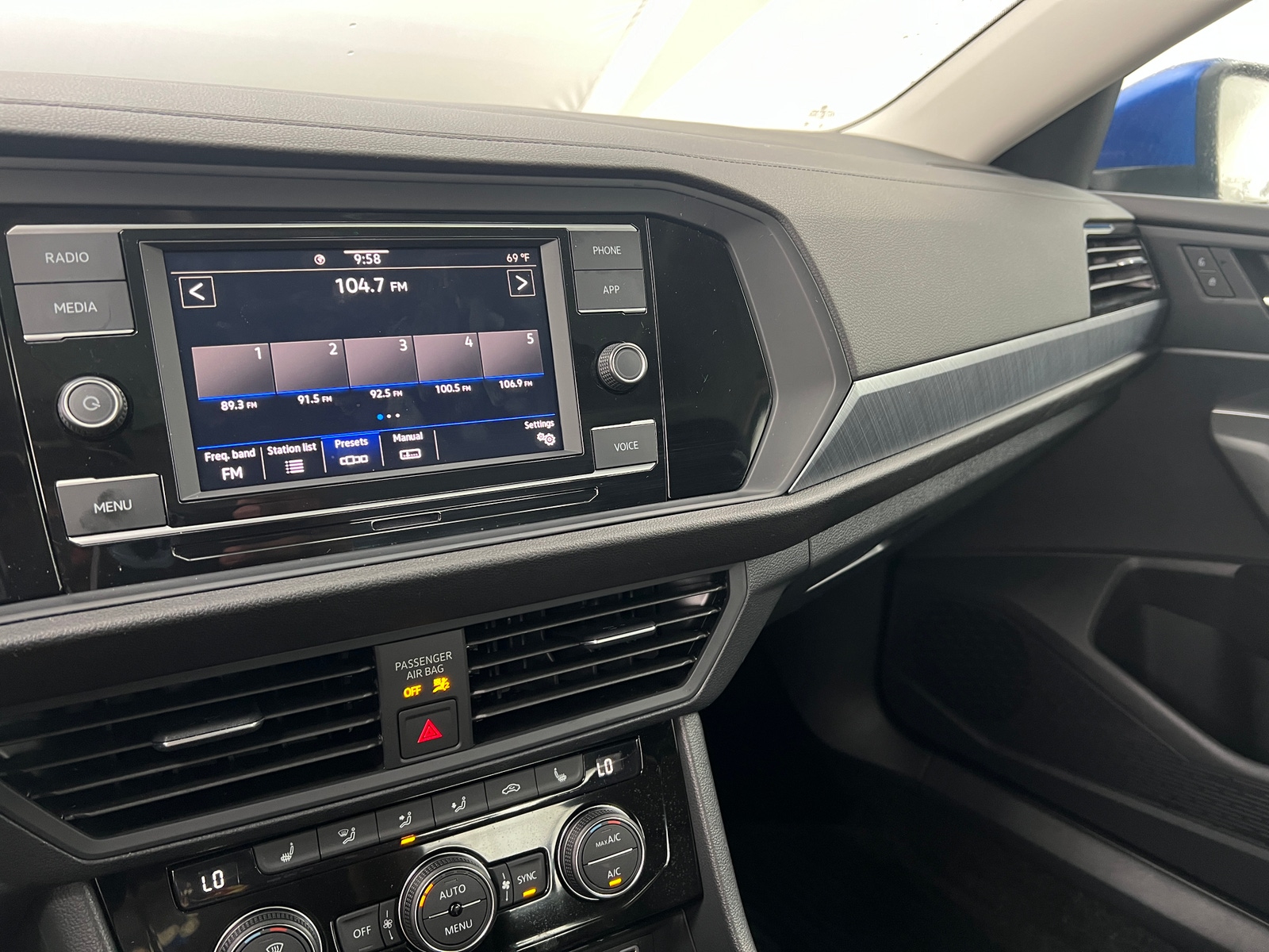 Thumbnail: 2024 Volkswagen Jetta - 3