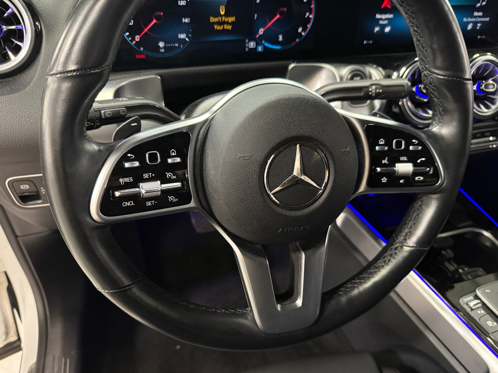 Thumbnail: 2023 Mercedes-Benz GLB - 4