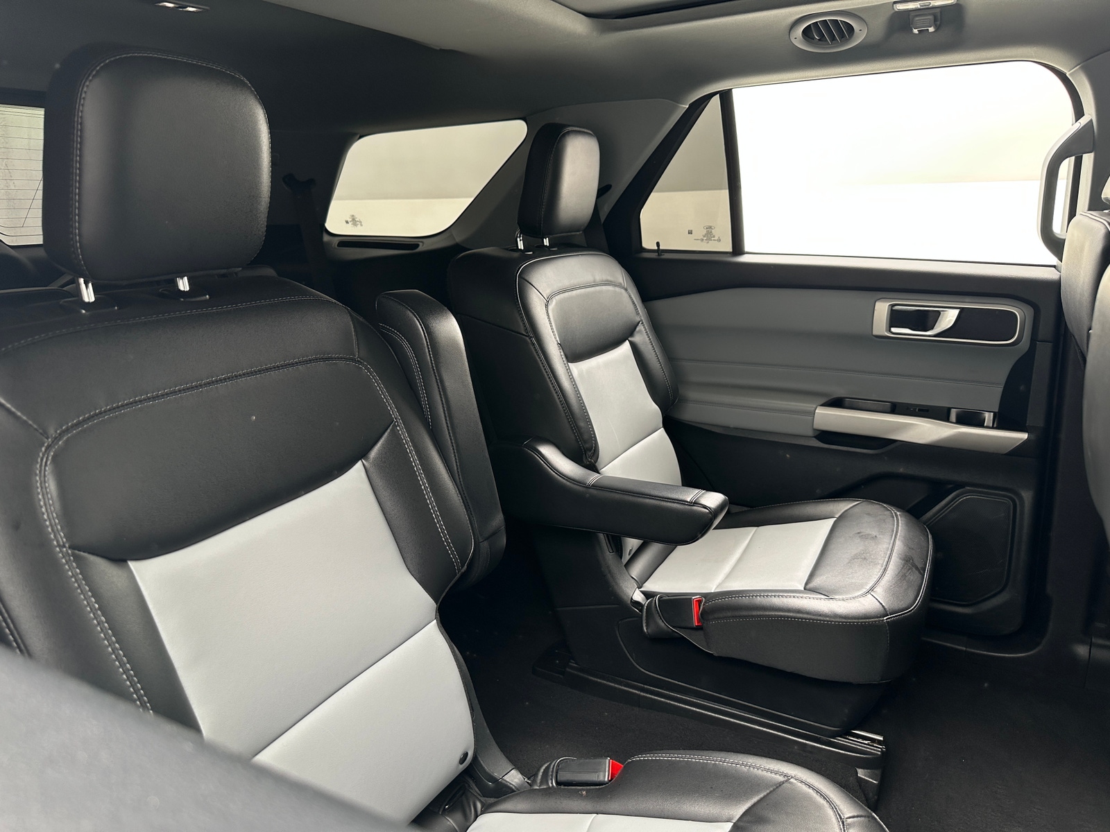 Thumbnail: 2022 Ford Explorer - 6