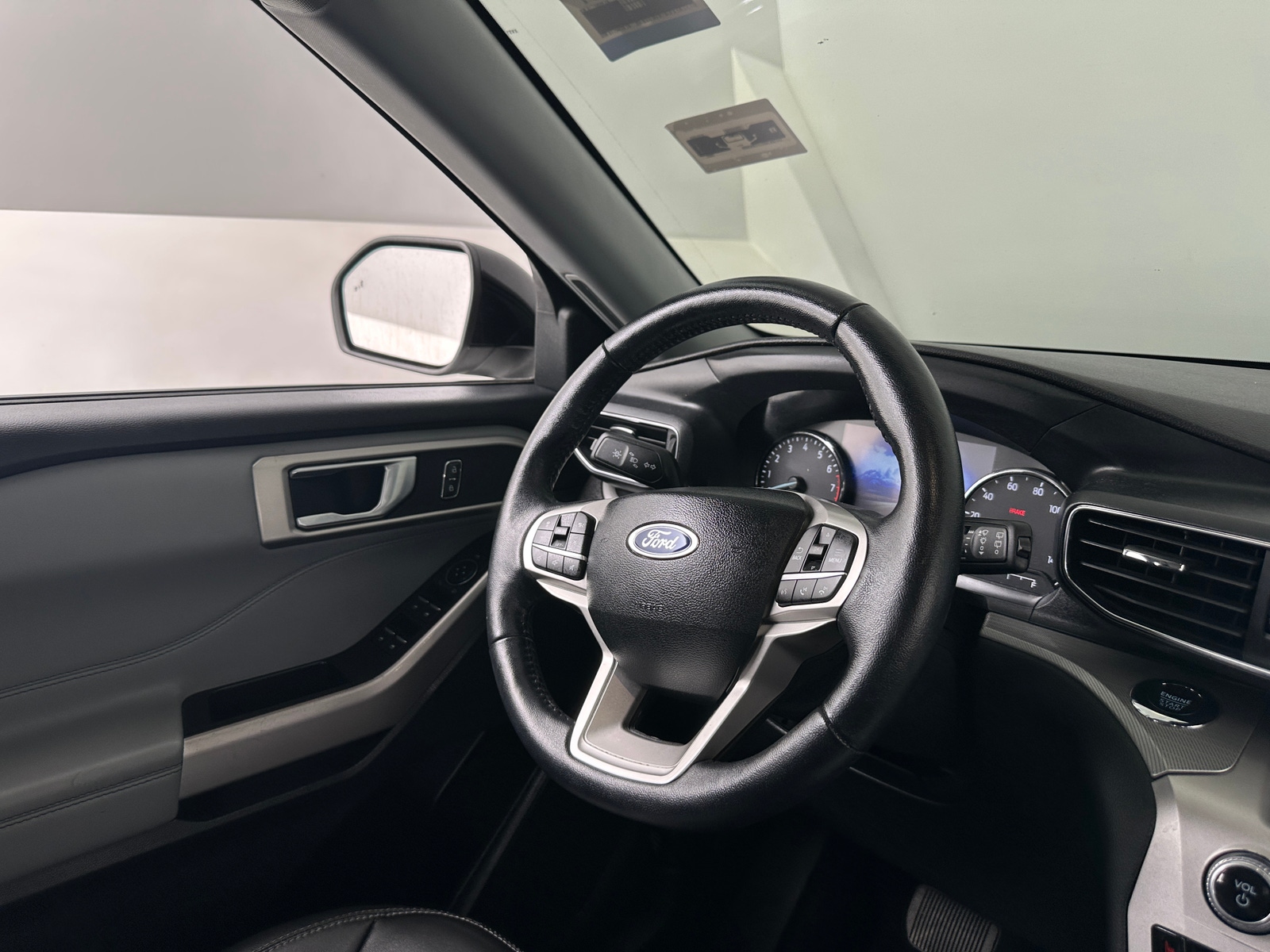 Thumbnail: 2022 Ford Explorer - 5