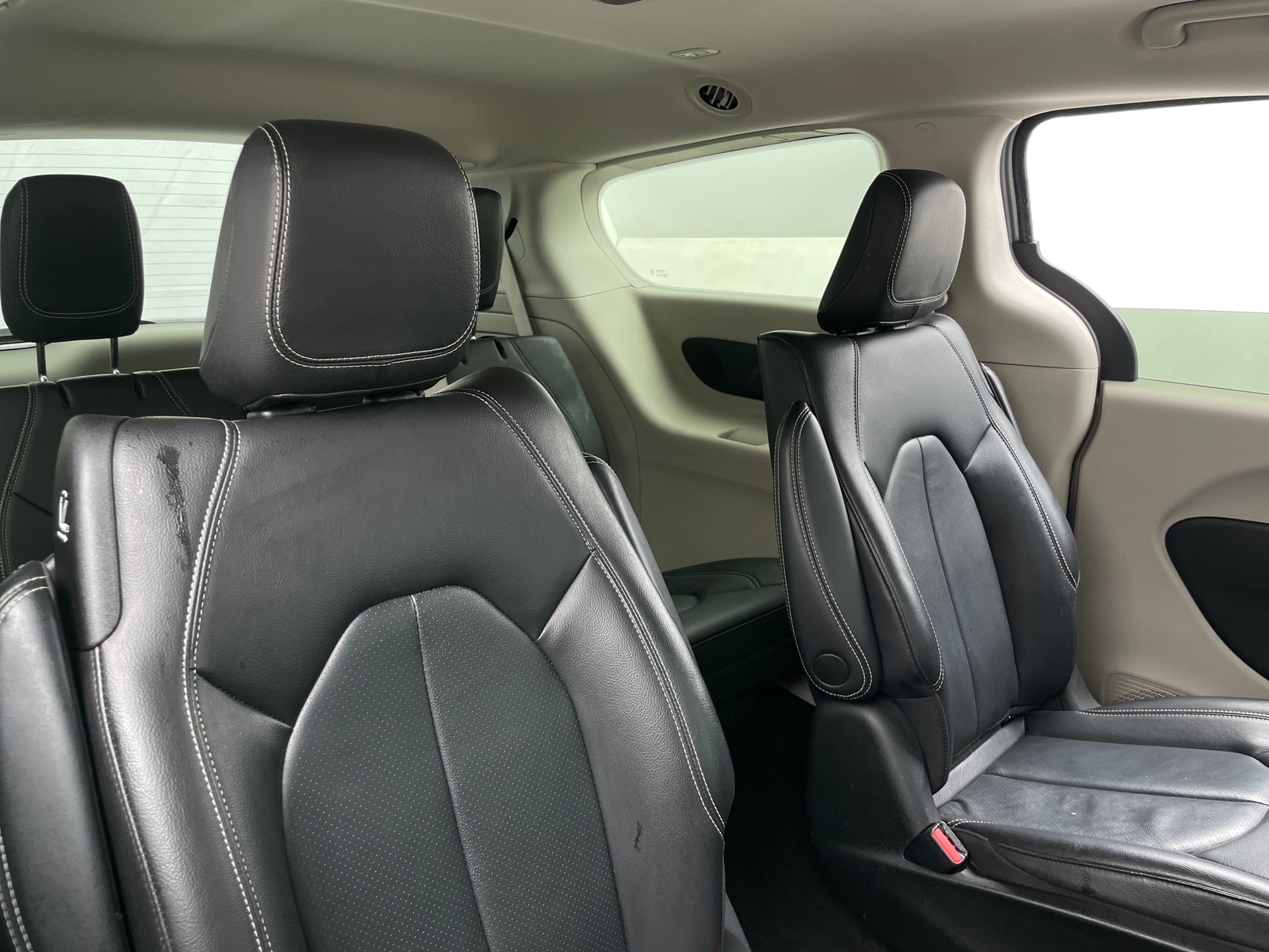 Thumbnail: 2022 Chrysler Pacifica - 5