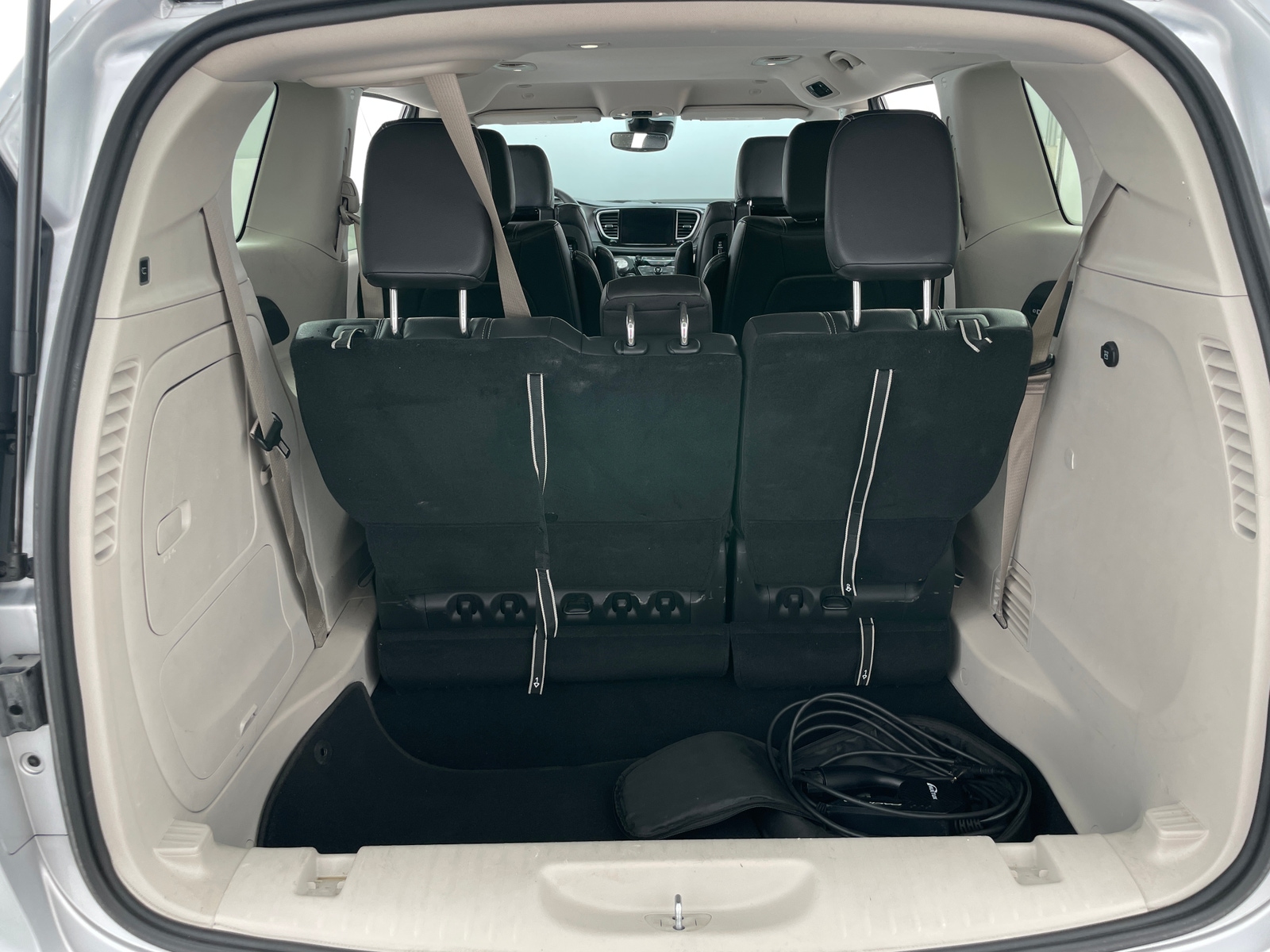 Thumbnail: 2022 Chrysler Pacifica - 6