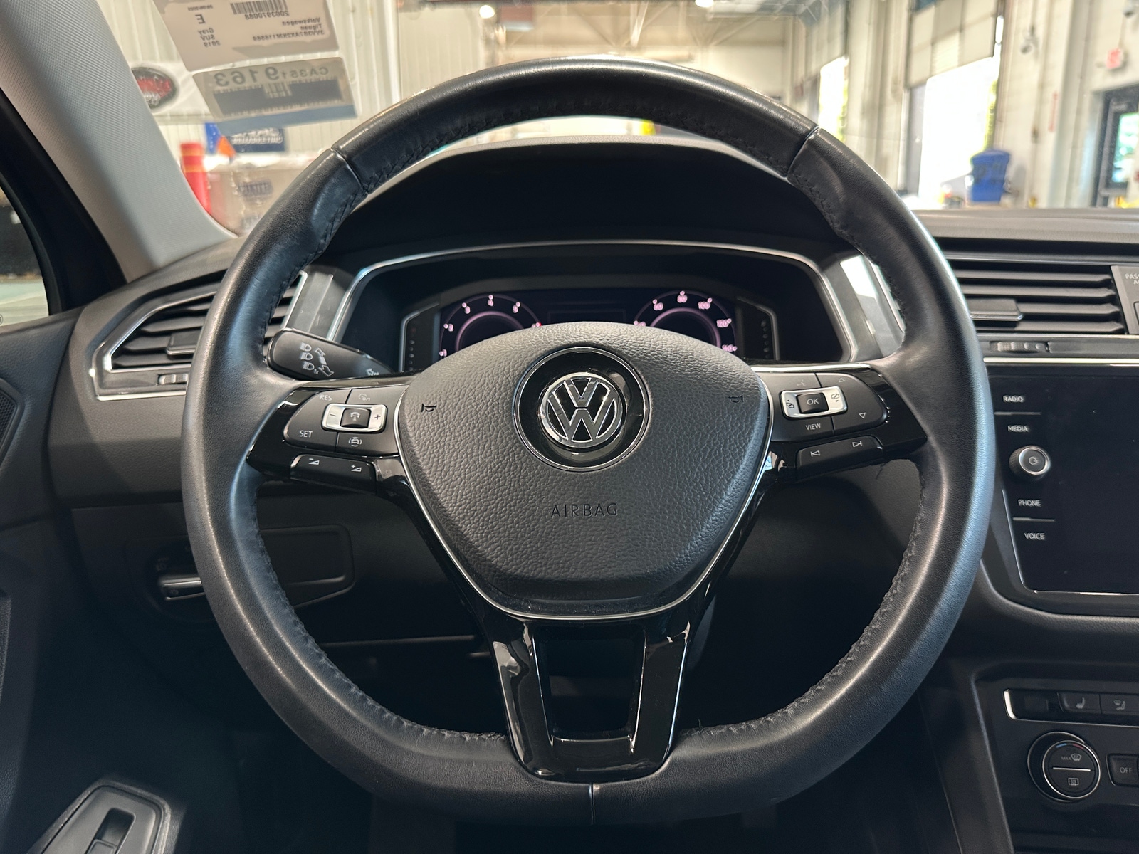 Thumbnail: 2019 Volkswagen Tiguan - 4