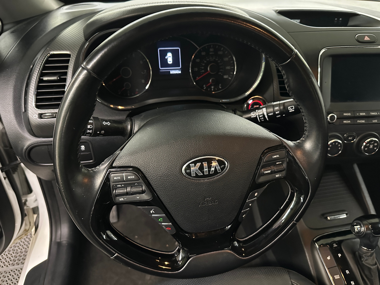Thumbnail: 2017 Kia Forte - 4