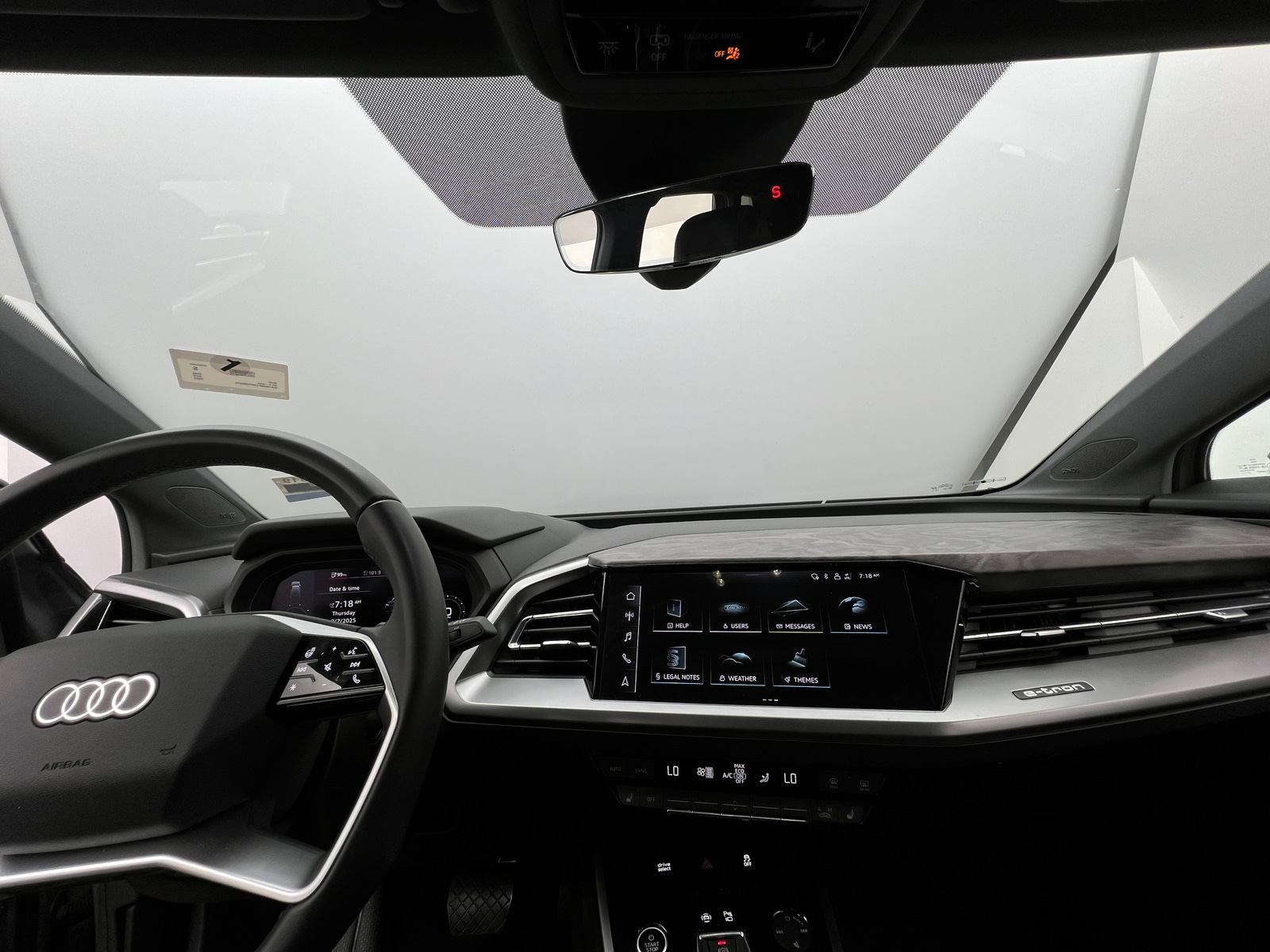 Thumbnail: 2023 Audi Q4 e-tron - 2