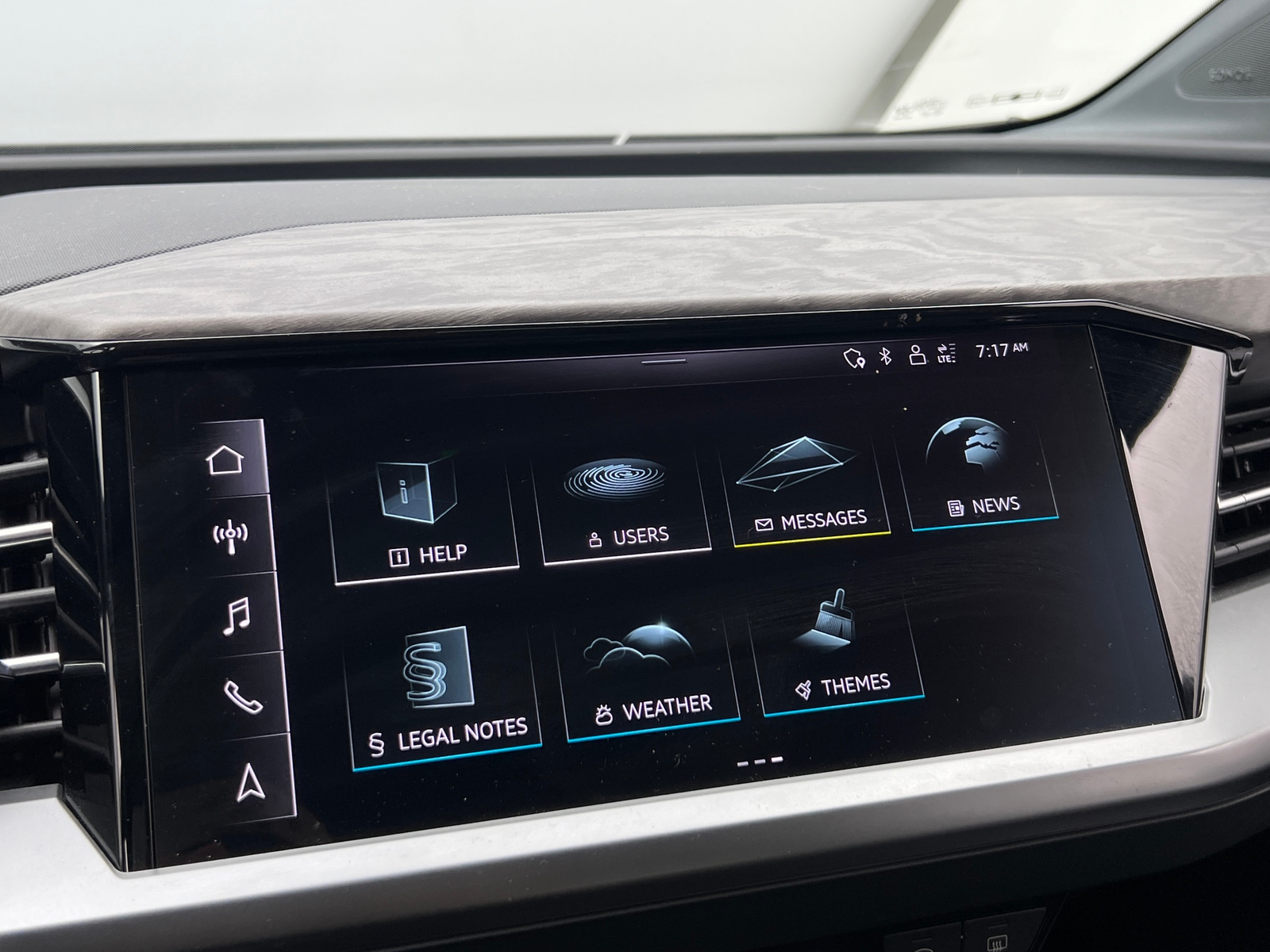 Thumbnail: 2023 Audi Q4 e-tron - 3