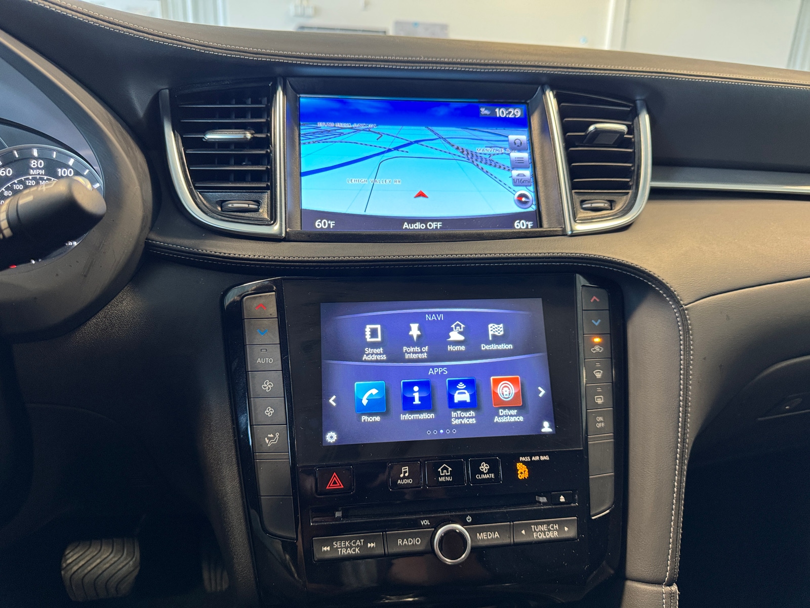 Thumbnail: 2019 INFINITI QX50 - 3
