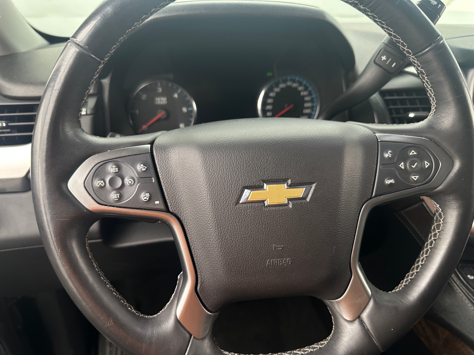 Thumbnail: 2017 Chevrolet Suburban - 4