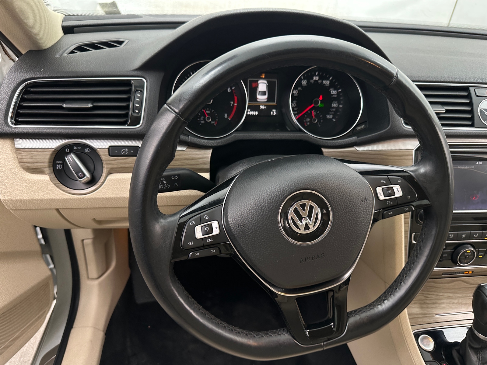 Thumbnail: 2017 Volkswagen Passat - 4
