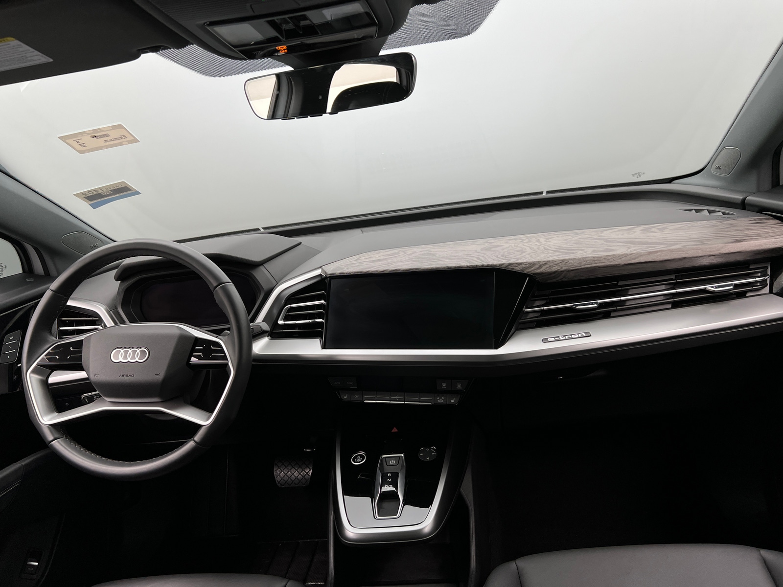 Thumbnail: 2024 Audi Q4 e-tron - 2