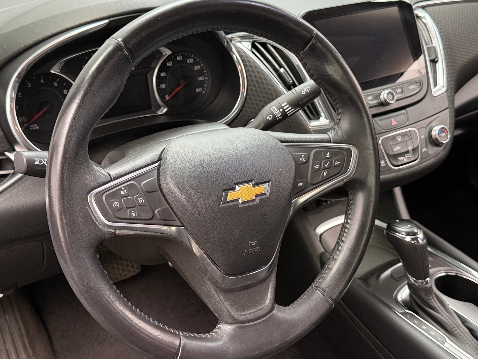 Thumbnail: 2017 Chevrolet Malibu - 5