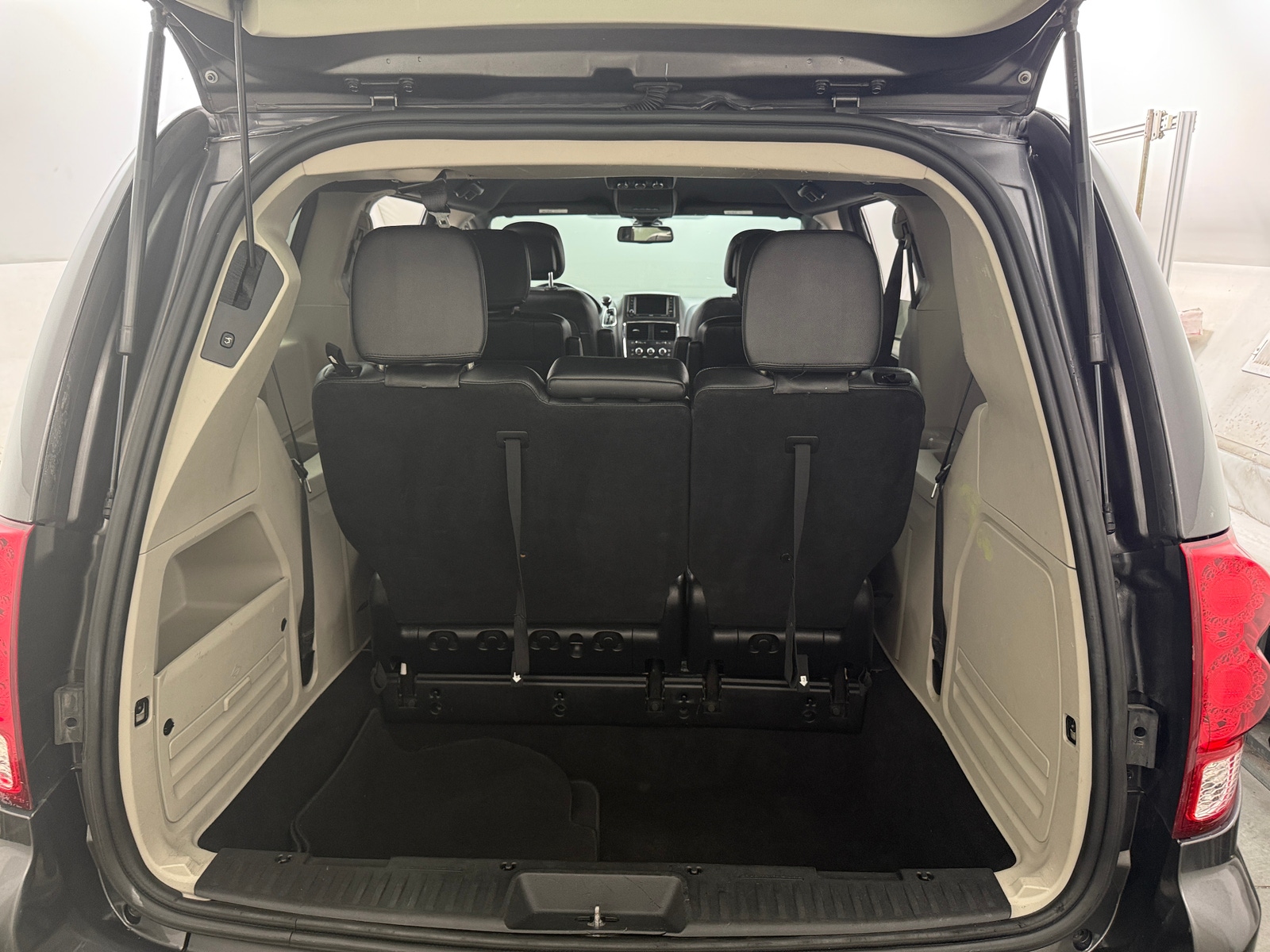 Thumbnail: 2020 Dodge Grand Caravan - 6