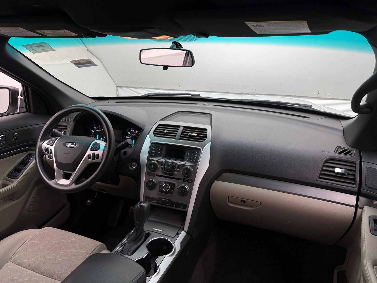 Thumbnail: 2015 Ford Explorer - 3
