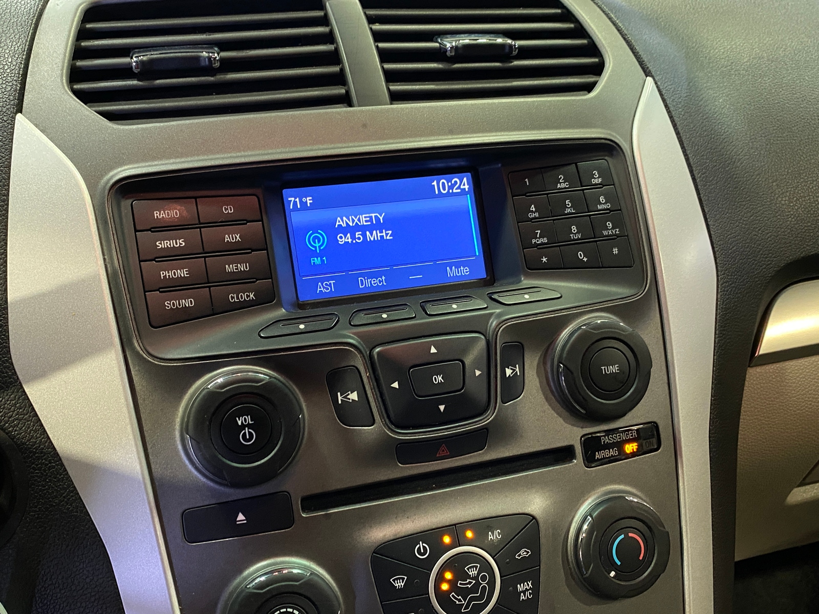 Thumbnail: 2015 Ford Explorer - 4